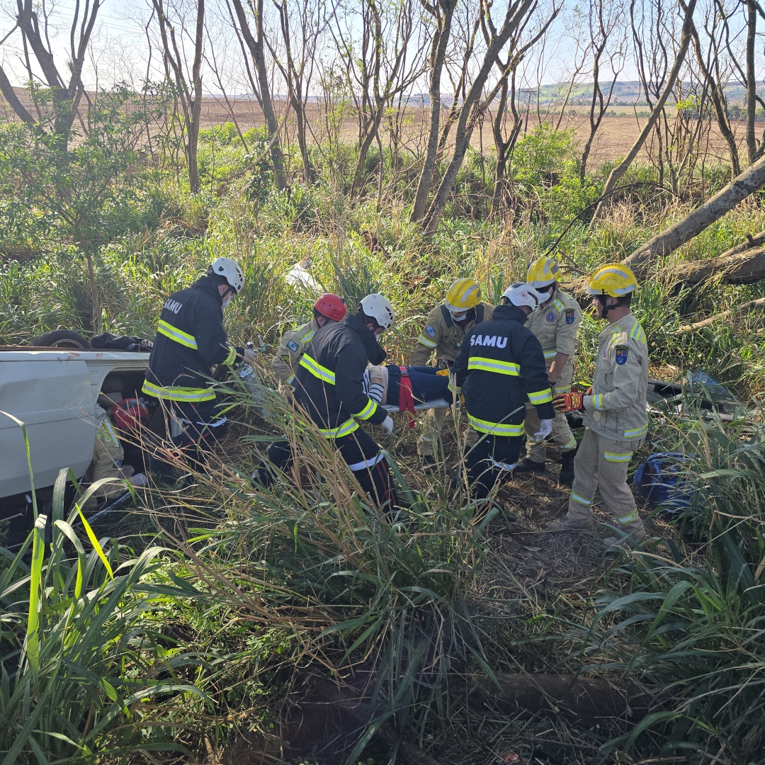 Senhora de 76 anos sofre acidente grave na rodovia de Ivatuba