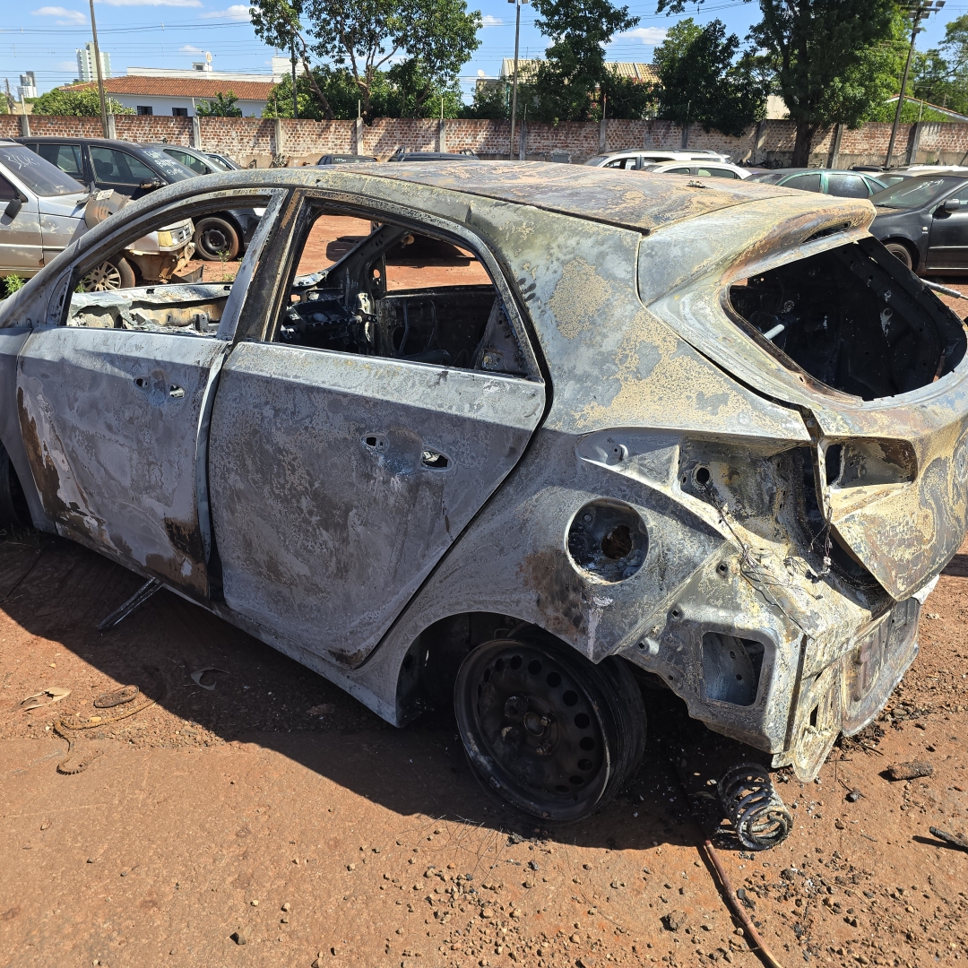 Carro usado por criminosos em duplo homicídio em Mandaguaçu é localizado