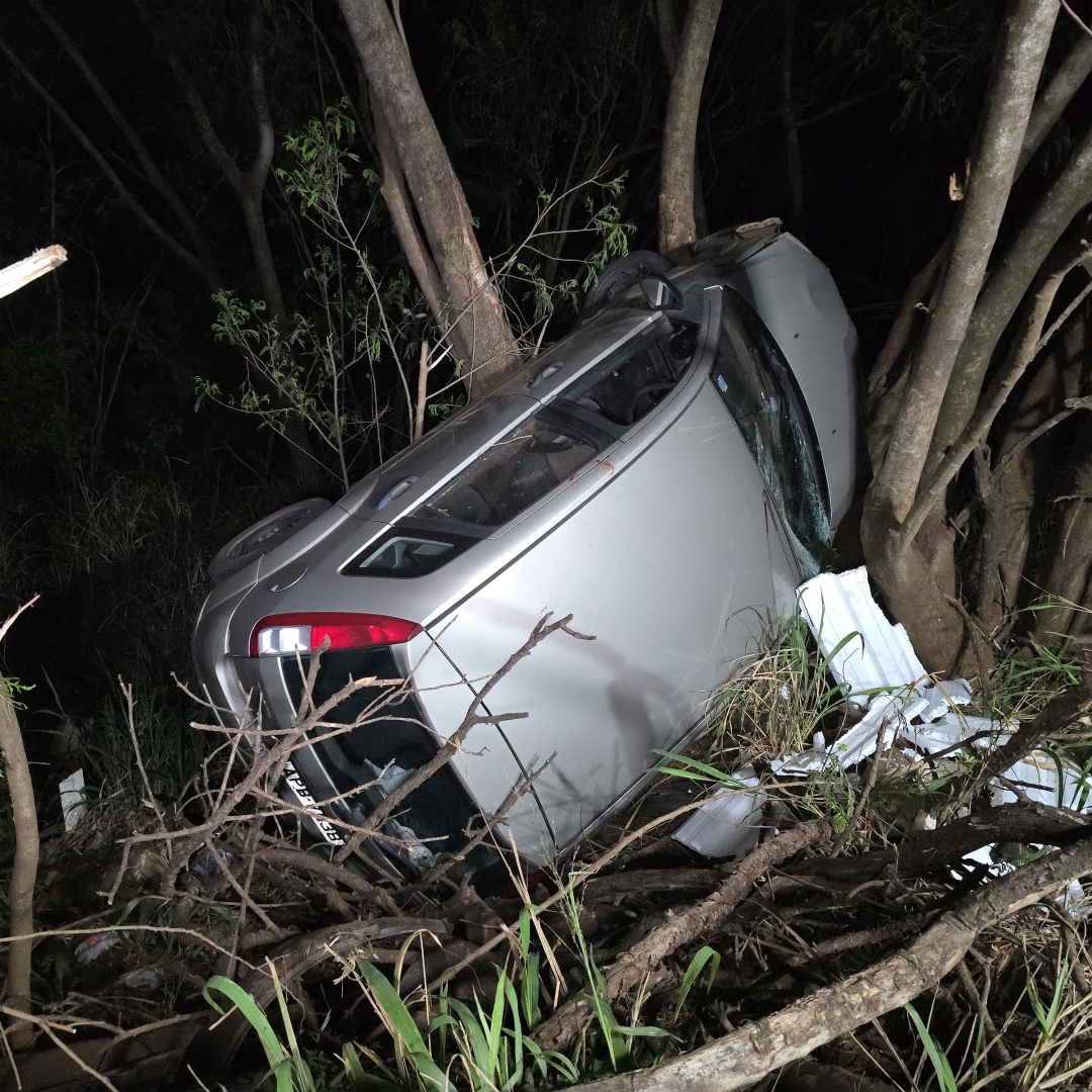Homem ainda não identificado morre ao ser atropelado por carro no Contorno Sul