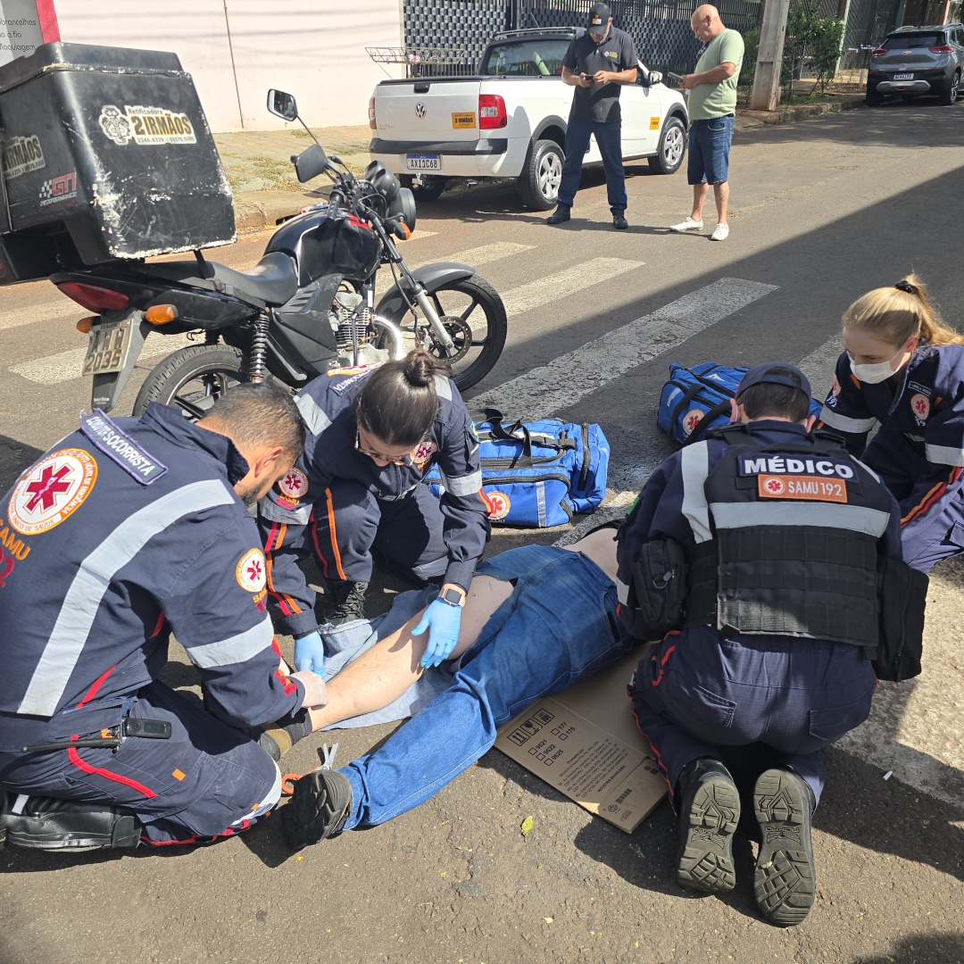 Motoboy quebra a perna após motorista invadir a preferencial 