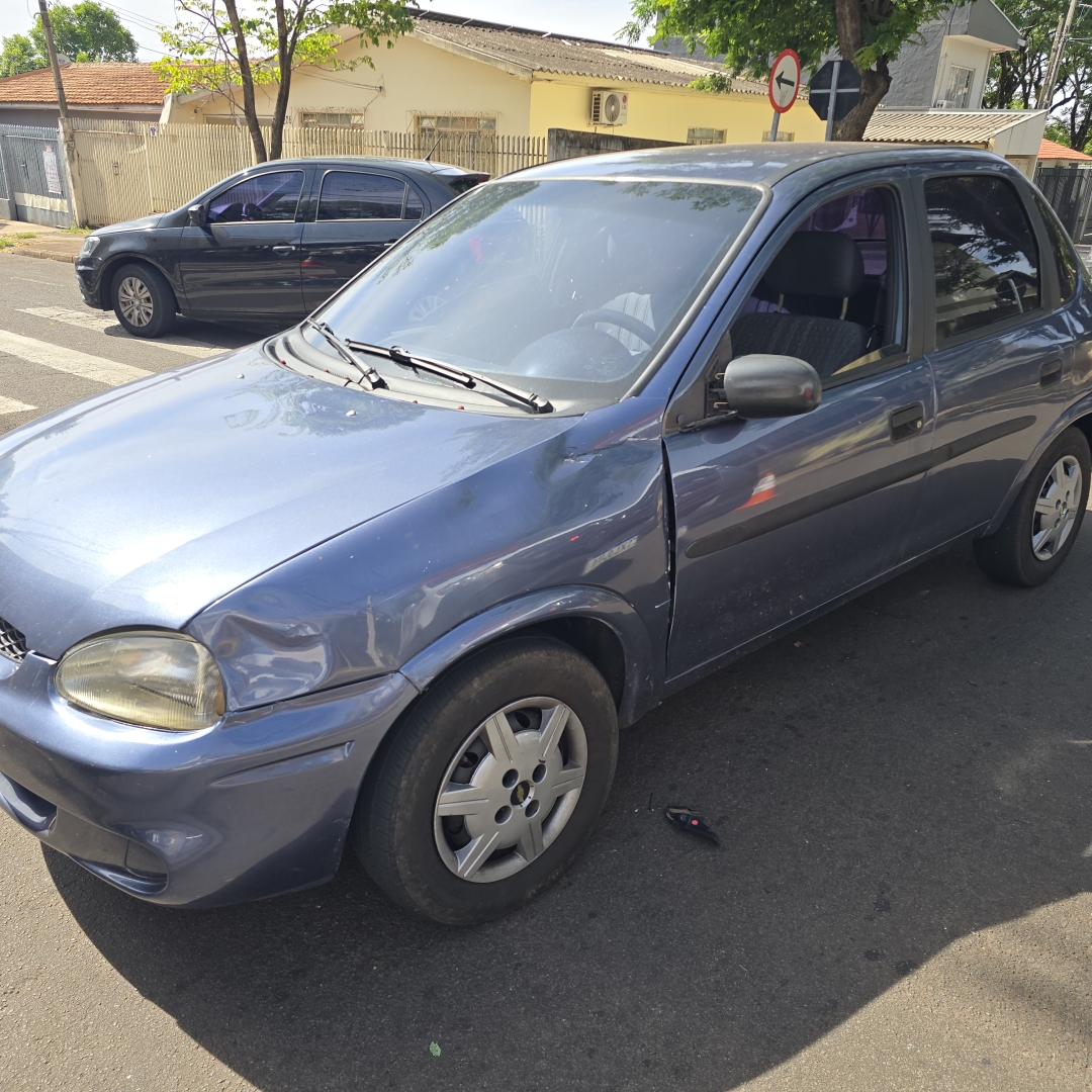 Motoboy quebra a perna após motorista invadir a preferencial