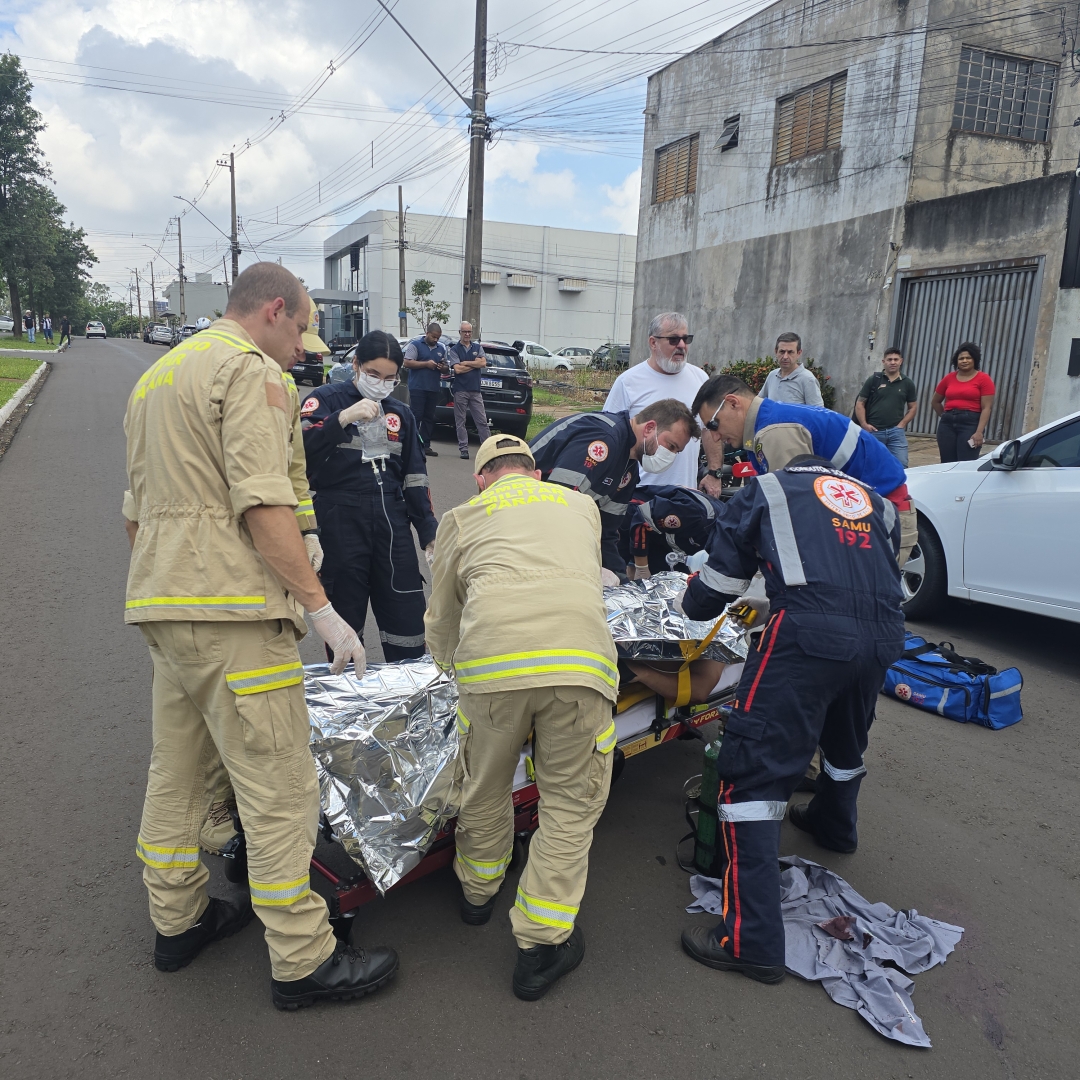 Piloto de moto elétrica é entubado após sofrer acidente em Maringá