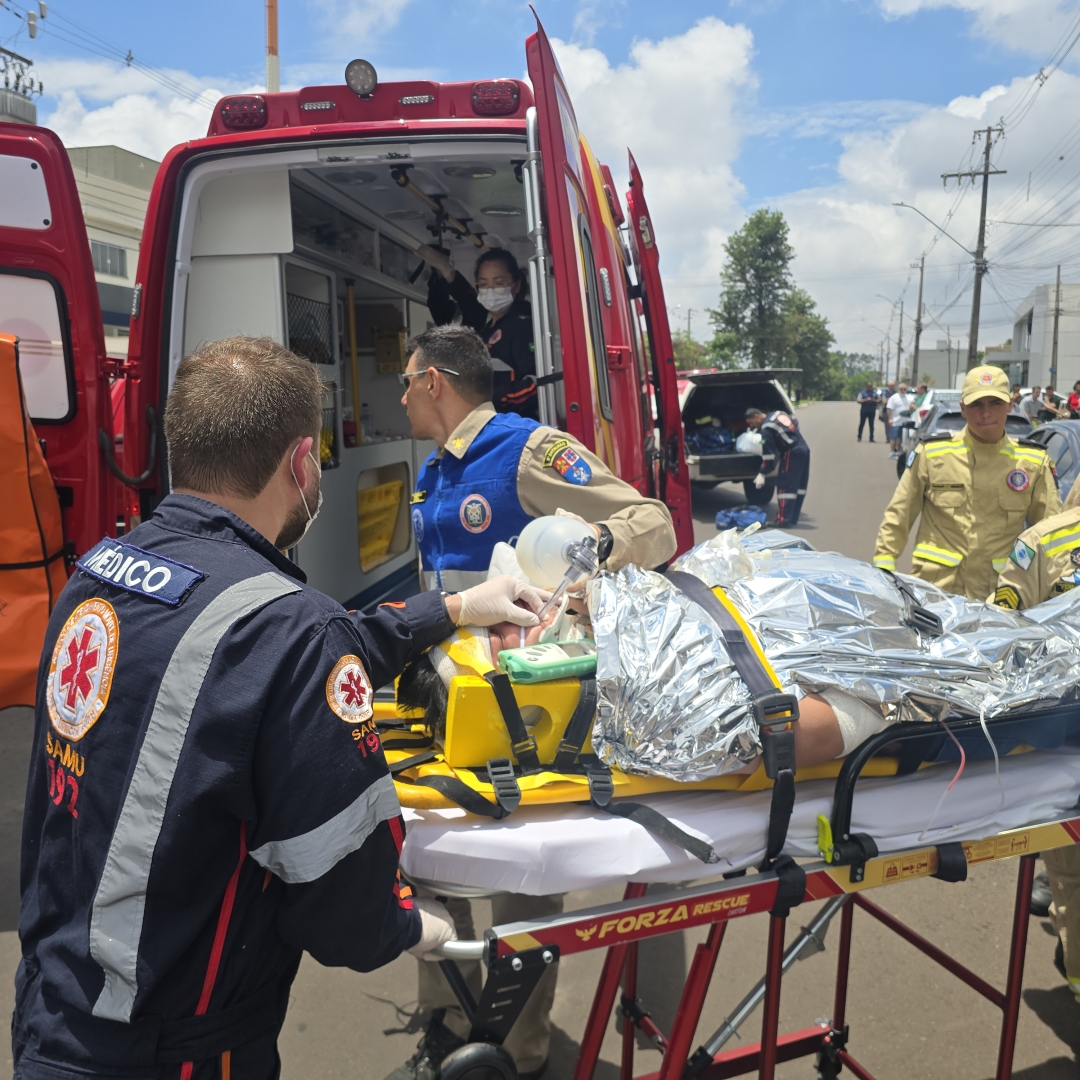 Piloto de moto elétrica é entubado após sofrer acidente em Maringá