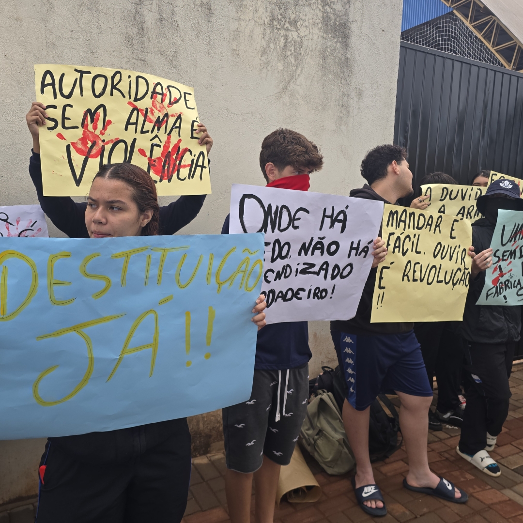 Professores e alunos acusam diretora de escola estadual de assédio moral