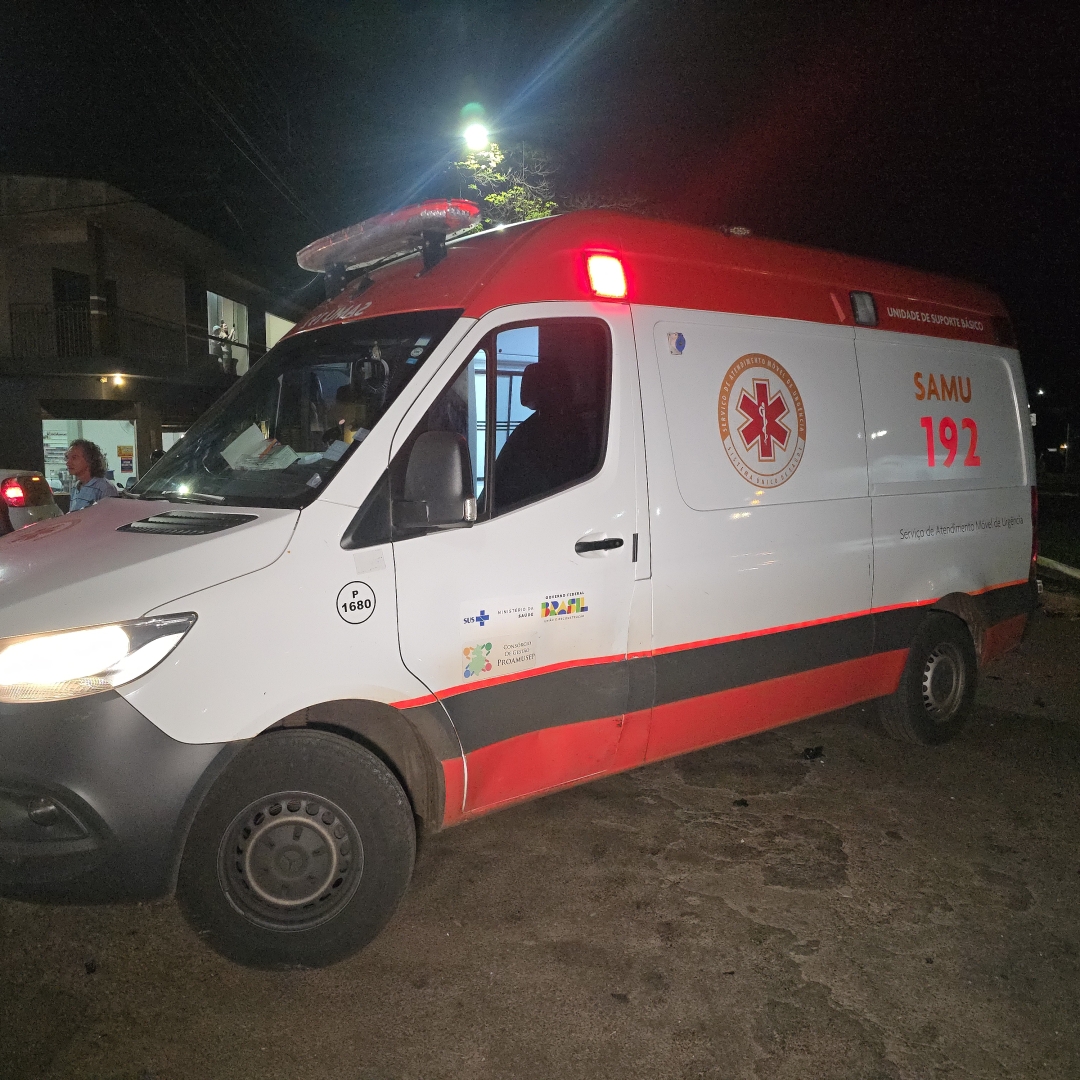 Dois homens ficam feridos após carro capotar por várias vezes no Contorno Norte