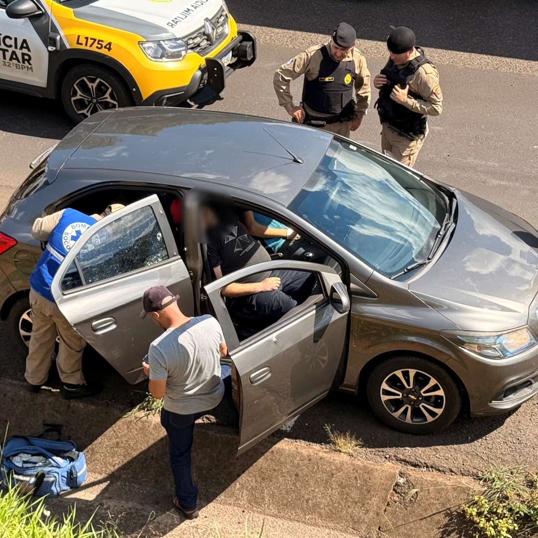 Tiroteio entre policiais militares deixa dois mortos, um suspeito baleado e um oficial ferido
