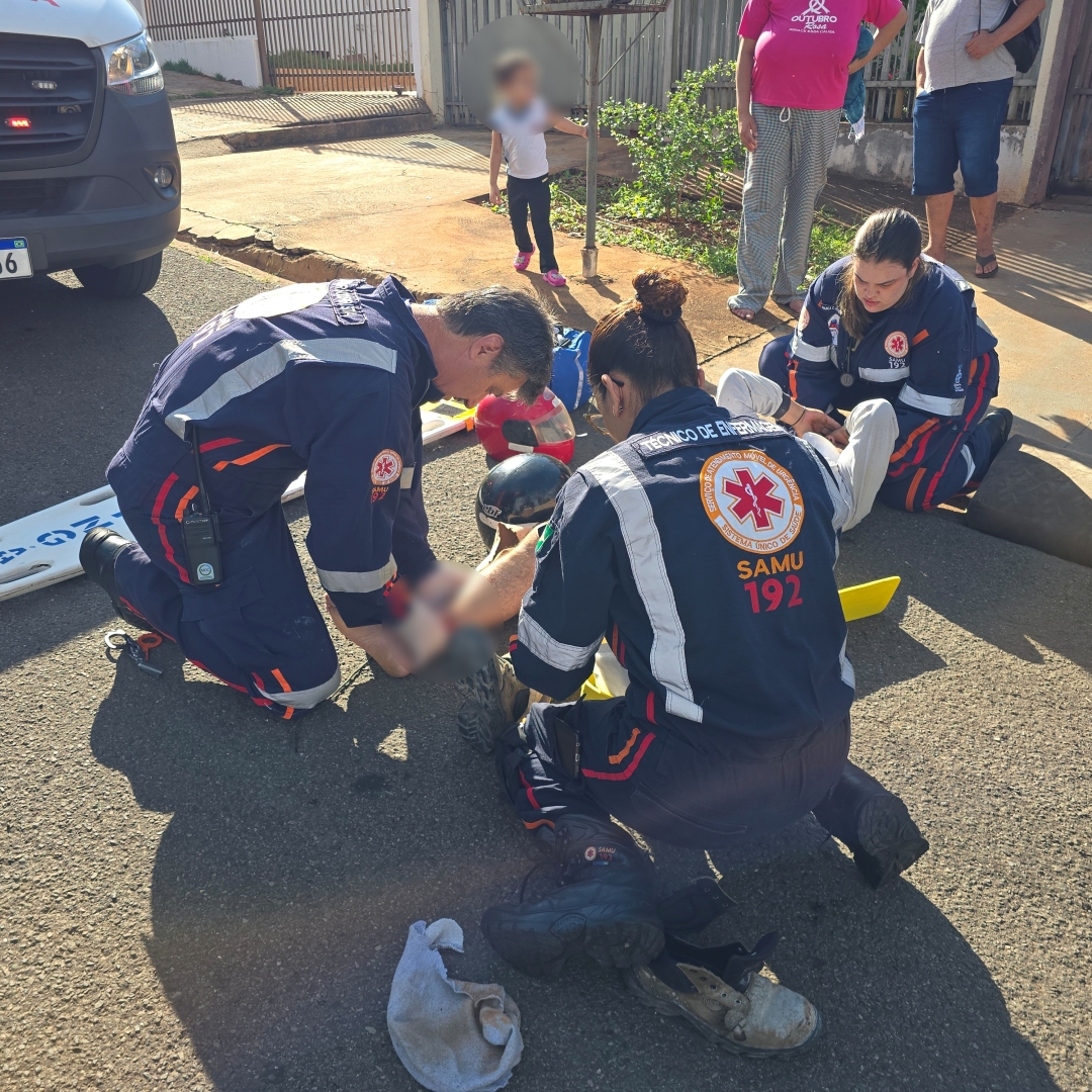 Motociclista de 54 anos sofre fratura exposta ao se envolver em acidente no Jardim Diamante