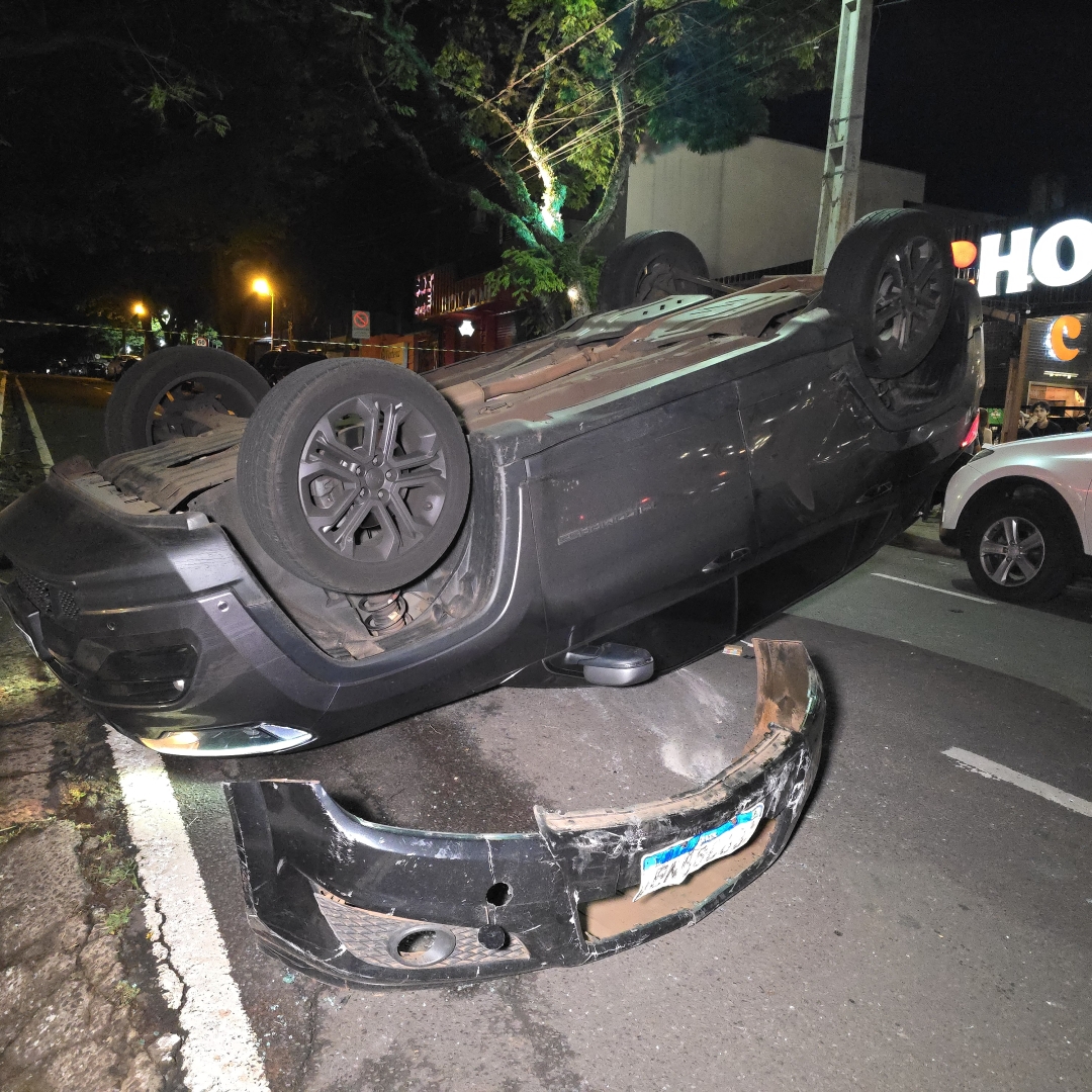 Motorista é preso após provocar capotamento em Maringá