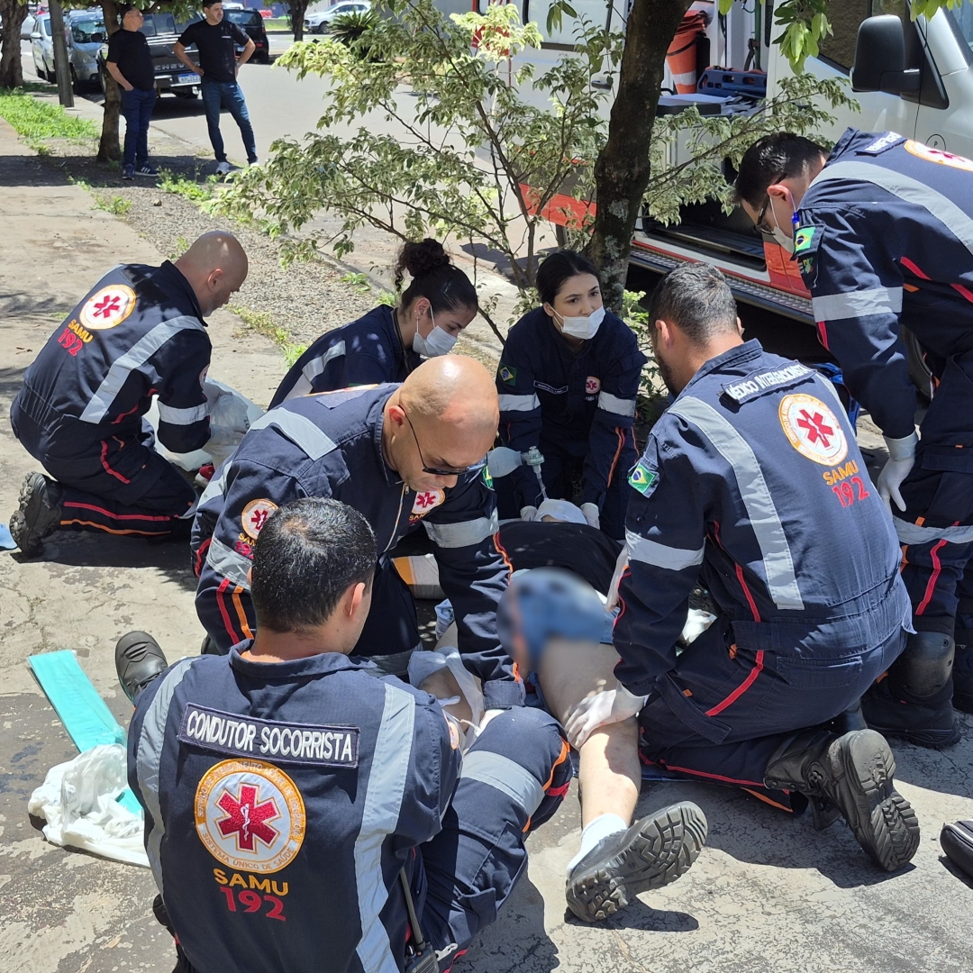 Motociclista precisa ser intubado após sofrer acidente gravíssimo no Jardim Real