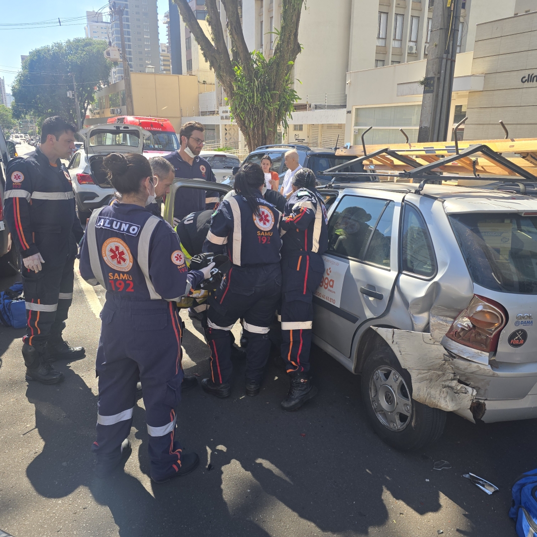 Homem é socorrido após sofrer acidente na área central de Maringá