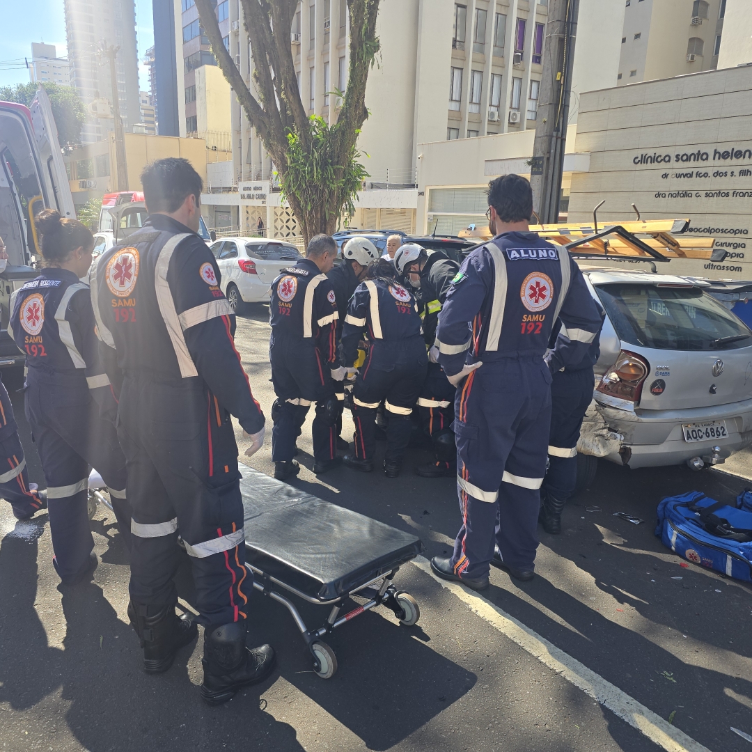 Homem é socorrido após sofrer acidente na área central de Maringá