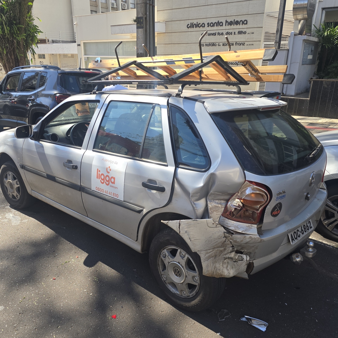 Homem é socorrido após sofrer acidente na área central de Maringá
