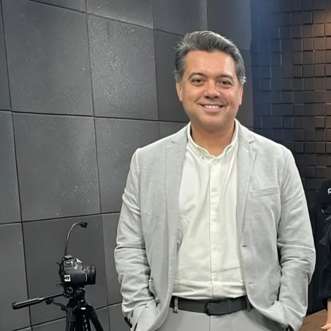 Médico oftalmologista morre carbonizado após capotar carro em Maringá