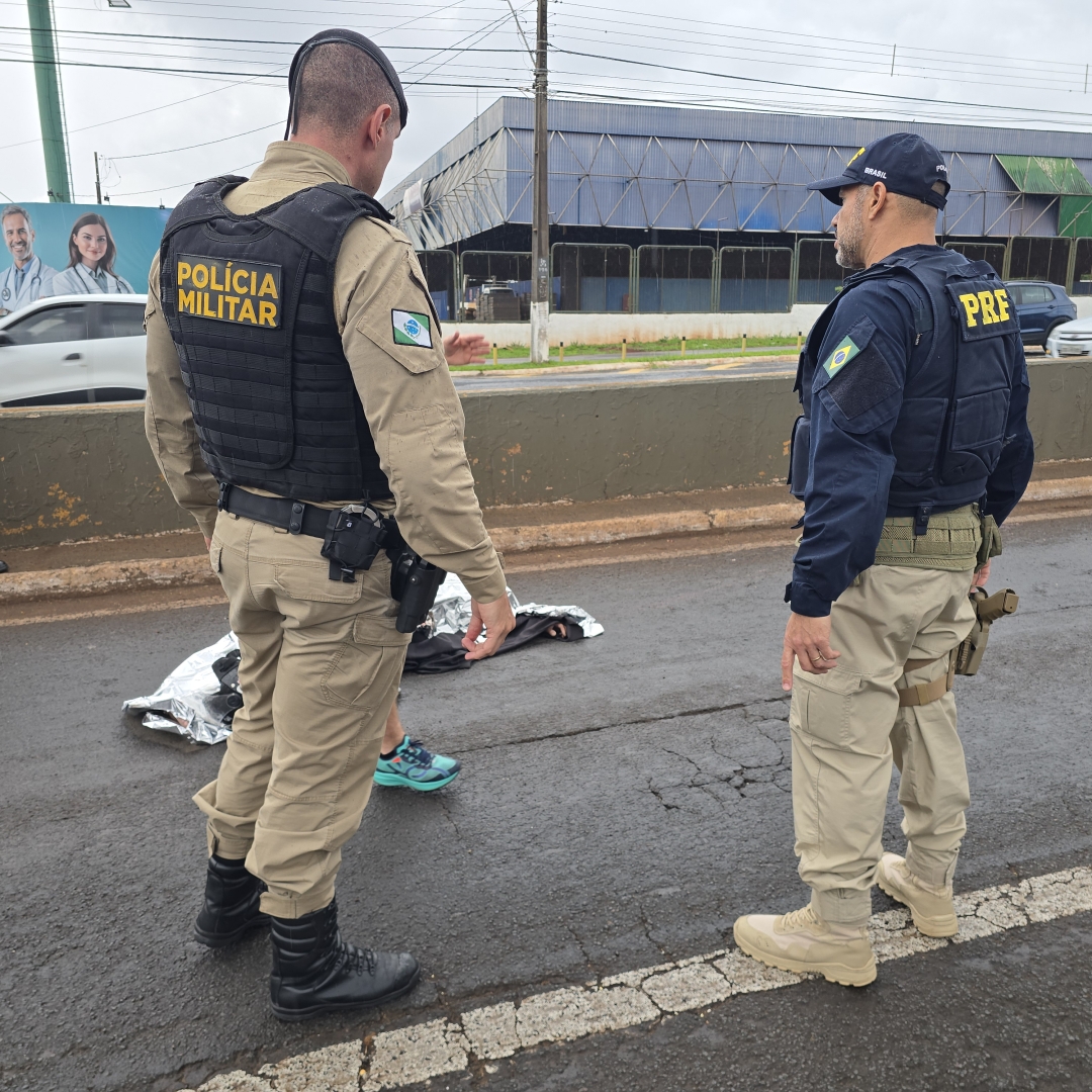 Filho sobrevive, mas pai morre em acidente de moto na Avenida Colombo