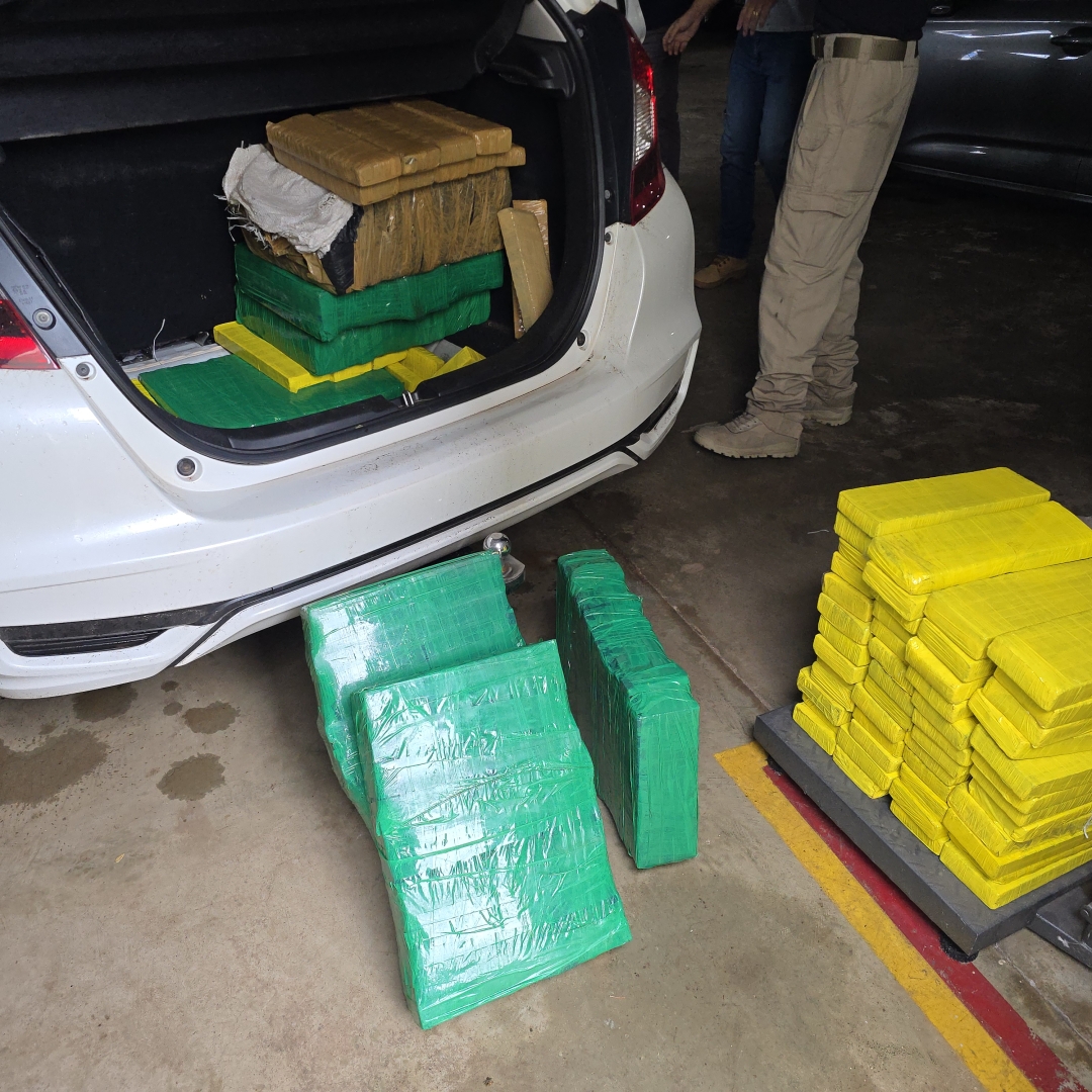 Polícia Rodoviária Federal apreende 370 quilos de maconha em Maringá