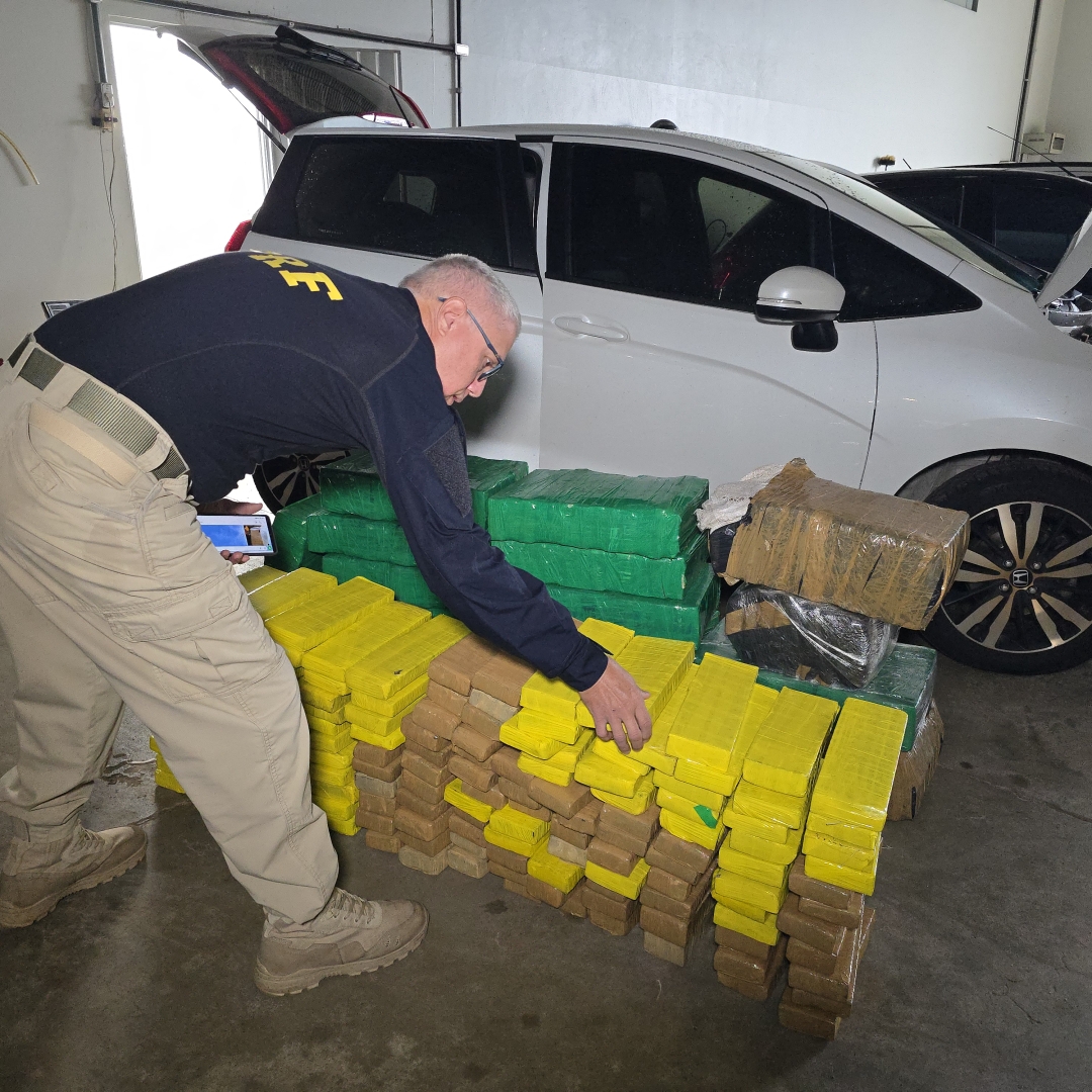 Polícia Rodoviária Federal apreende 370 quilos de maconha em Maringá