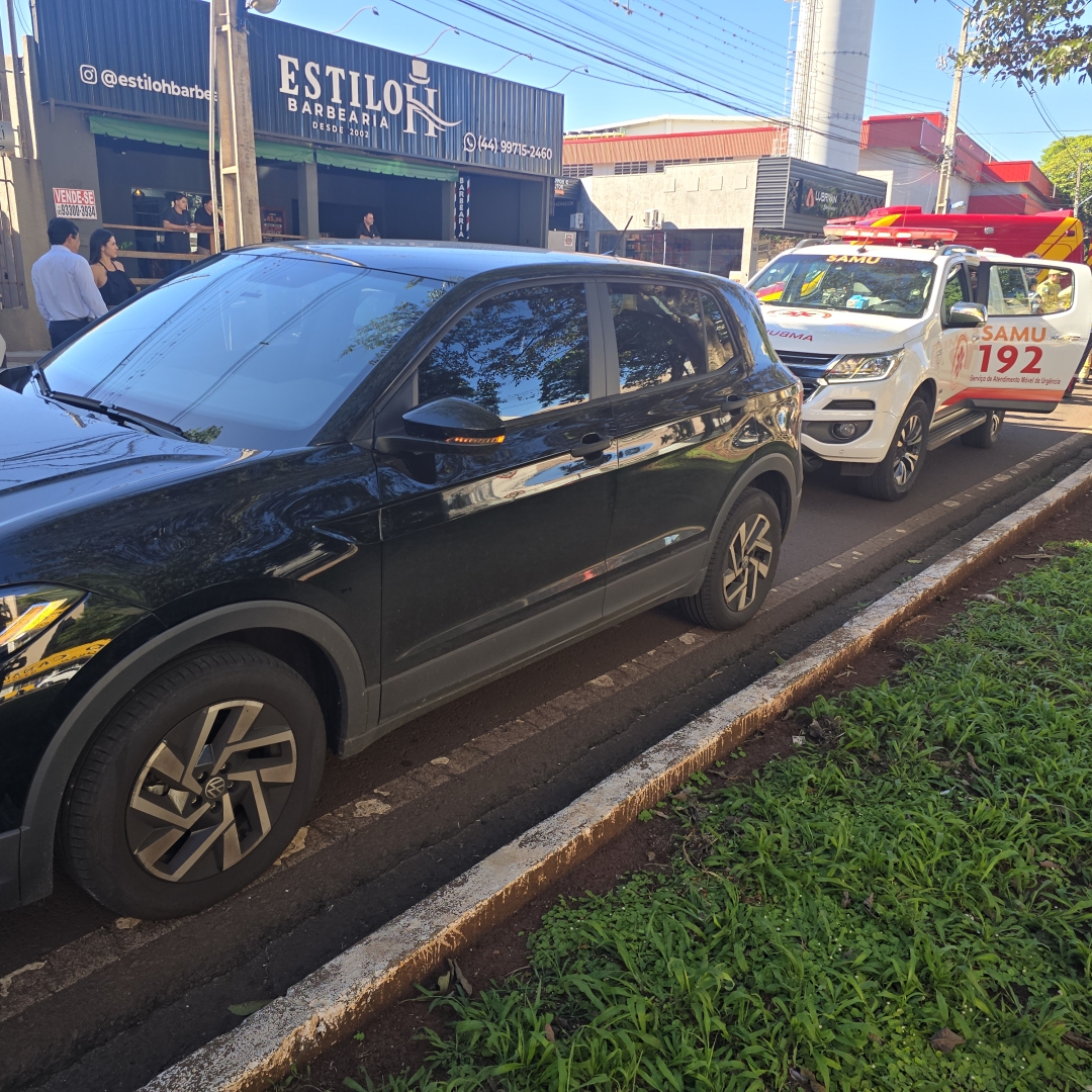 Homem visivelmente embriagado é atropelado por carro na zona 5