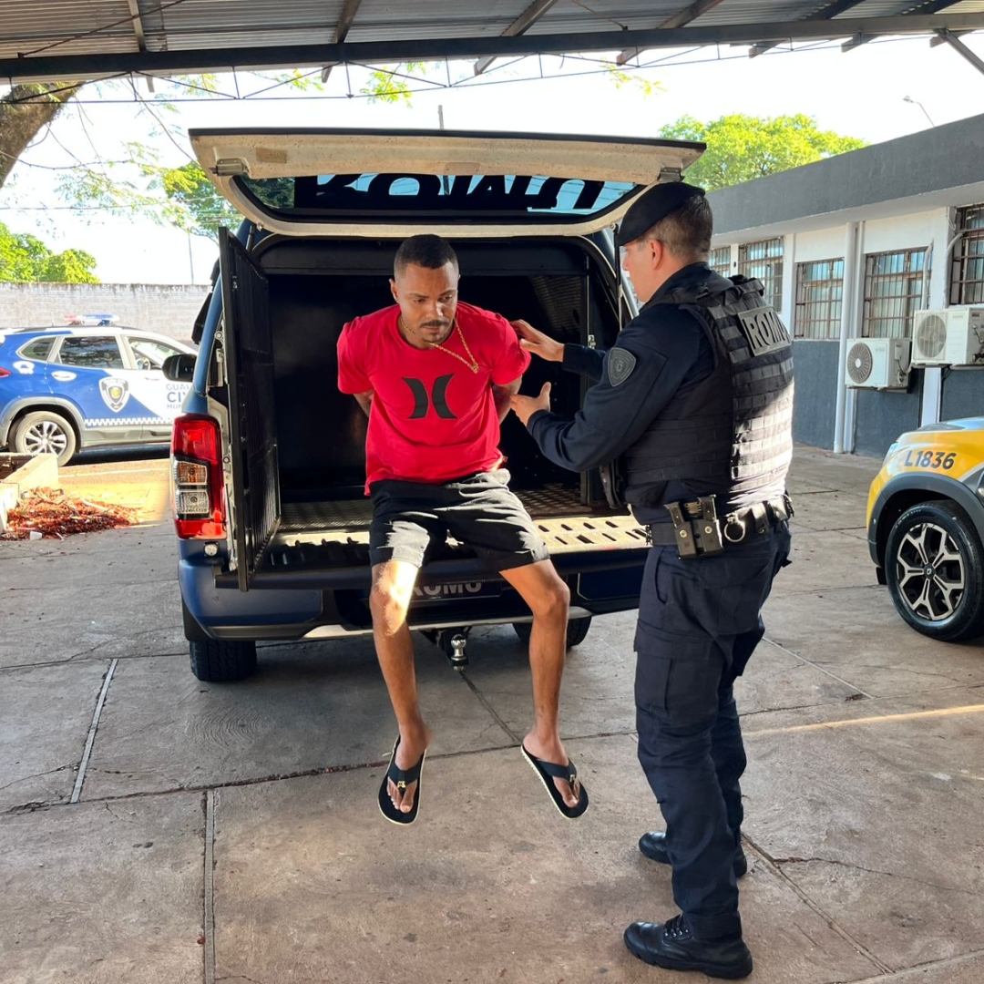 Rapaz com mandado de prisão por homicídio é preso pela ROMU