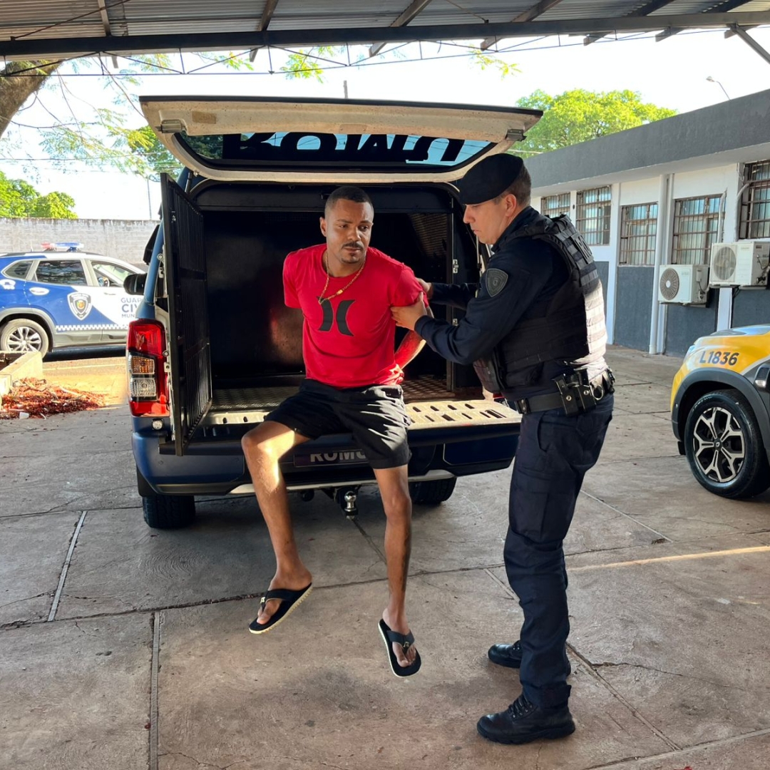 Rapaz com mandado de prisão por homicídio é preso pela ROMU