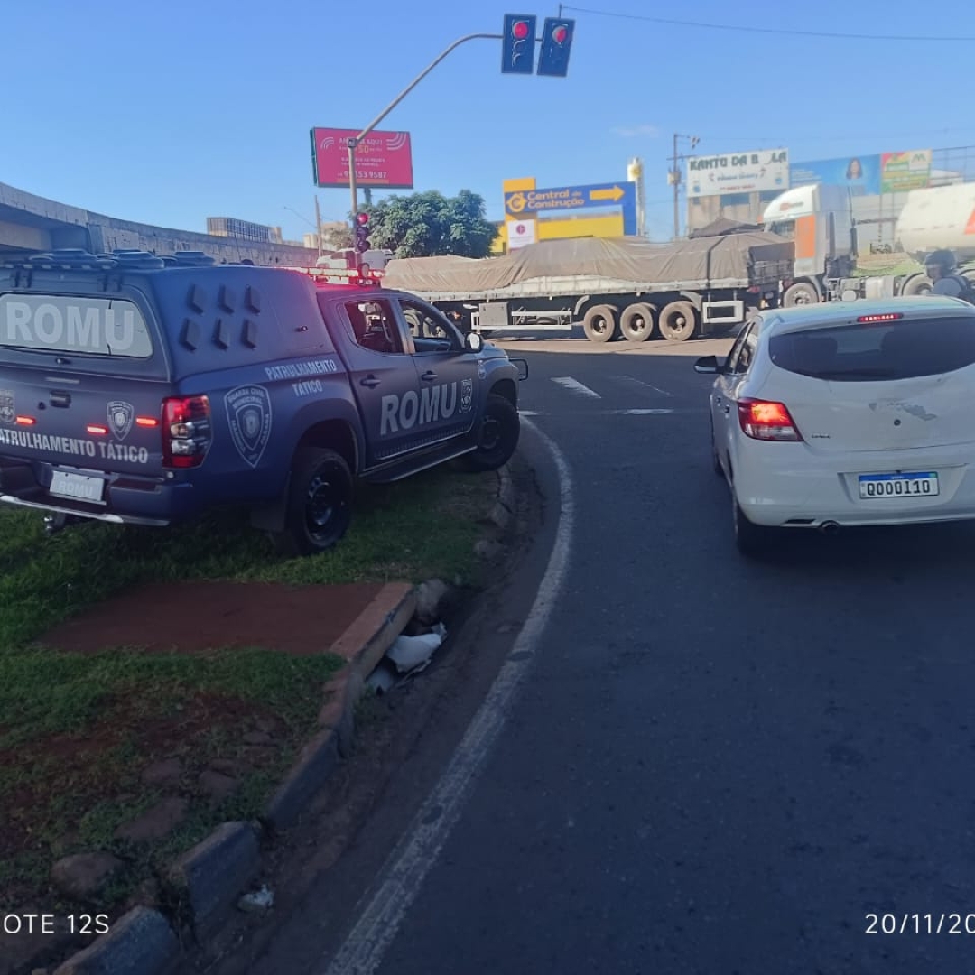 Rapaz com mandado de prisão por homicídio é preso pela ROMU