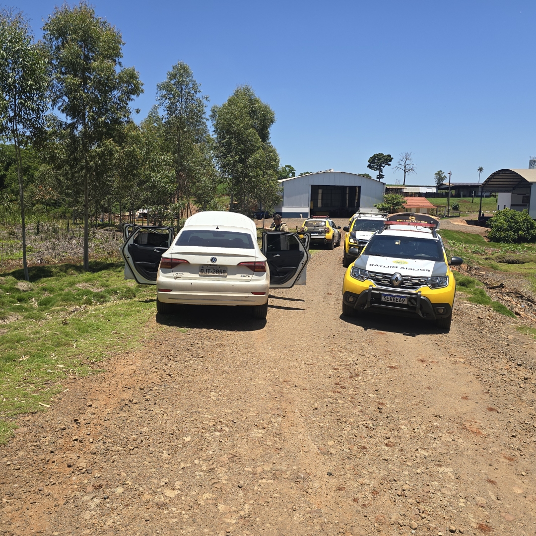 Cerco policial na área rural de Ivatuba termina com homem preso e veículos apreendidos