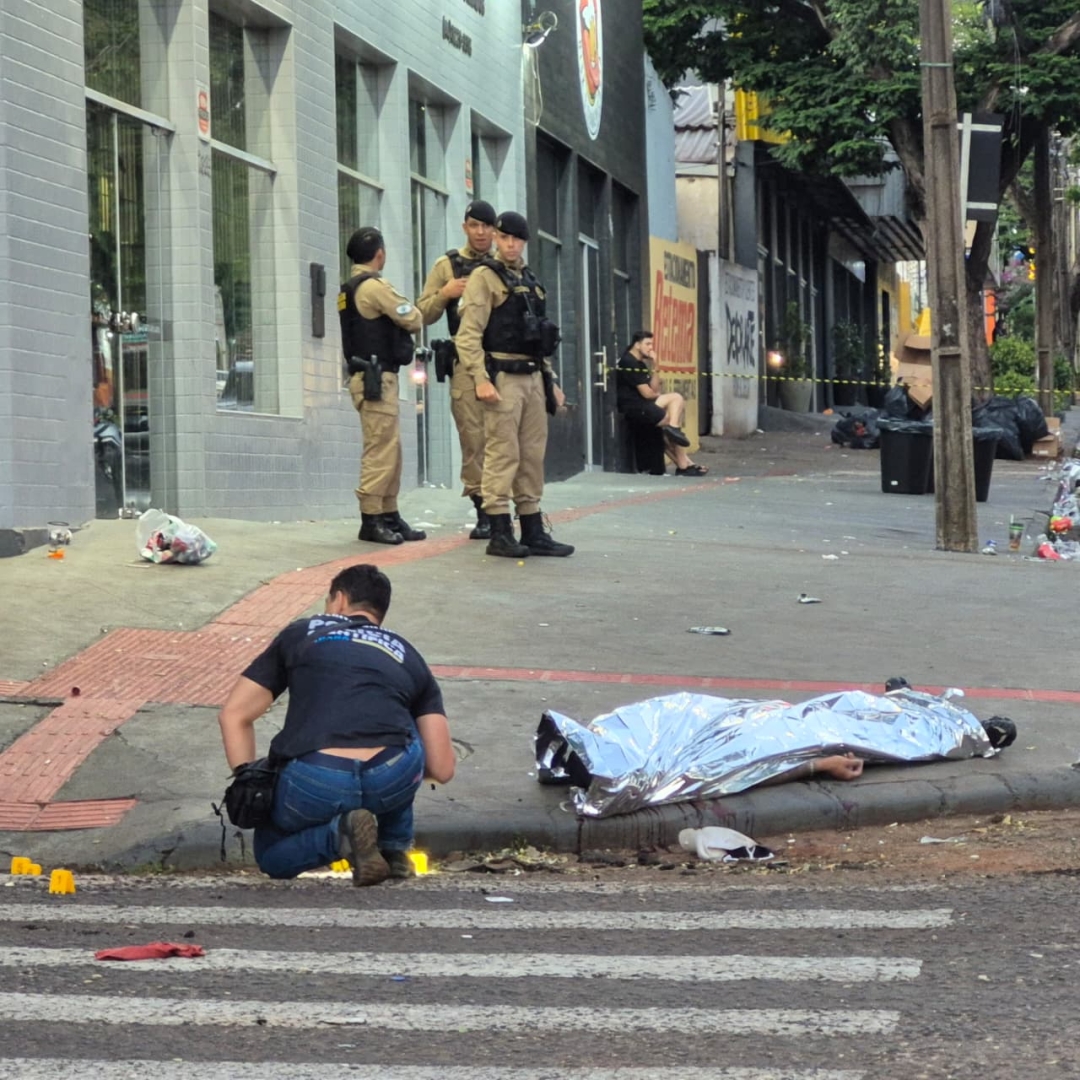 Rapaz de 23 anos é executado a tiros em conveniência de Maringá