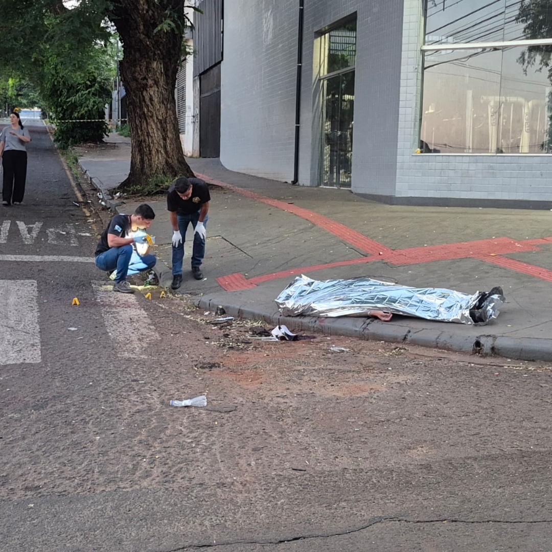 Rapaz de 23 anos é executado a tiros em conveniência de Maringá