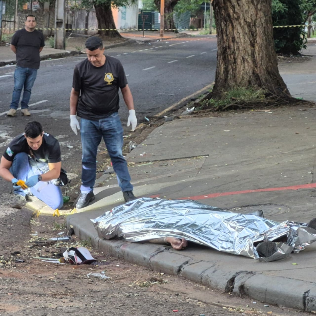 Rapaz de 23 anos é executado a tiros em conveniência de Maringá