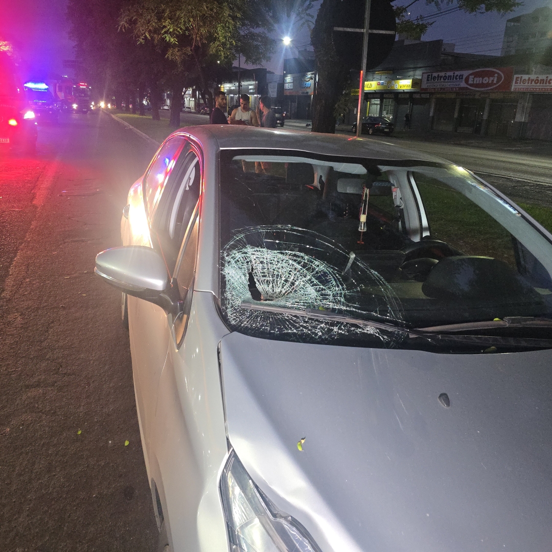 Homem embriagado sofre acidente grave ao ser atropelado na Avenida Colombo