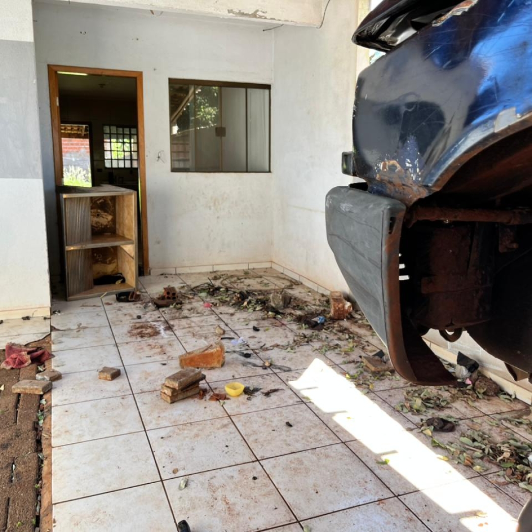 Guarda Municipal de Sarandi apreende veículo furtado dentro de desmanche