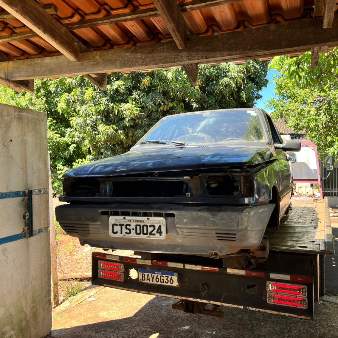 Guarda Municipal de Sarandi apreende veículo furtado dentro de desmanche