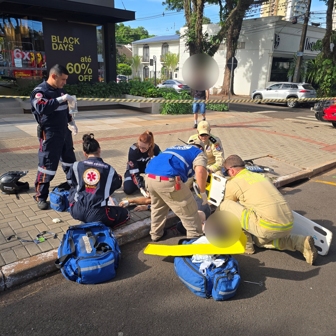 Mulher sofre fratura grave em pé após se envolver em acidente em Maringá