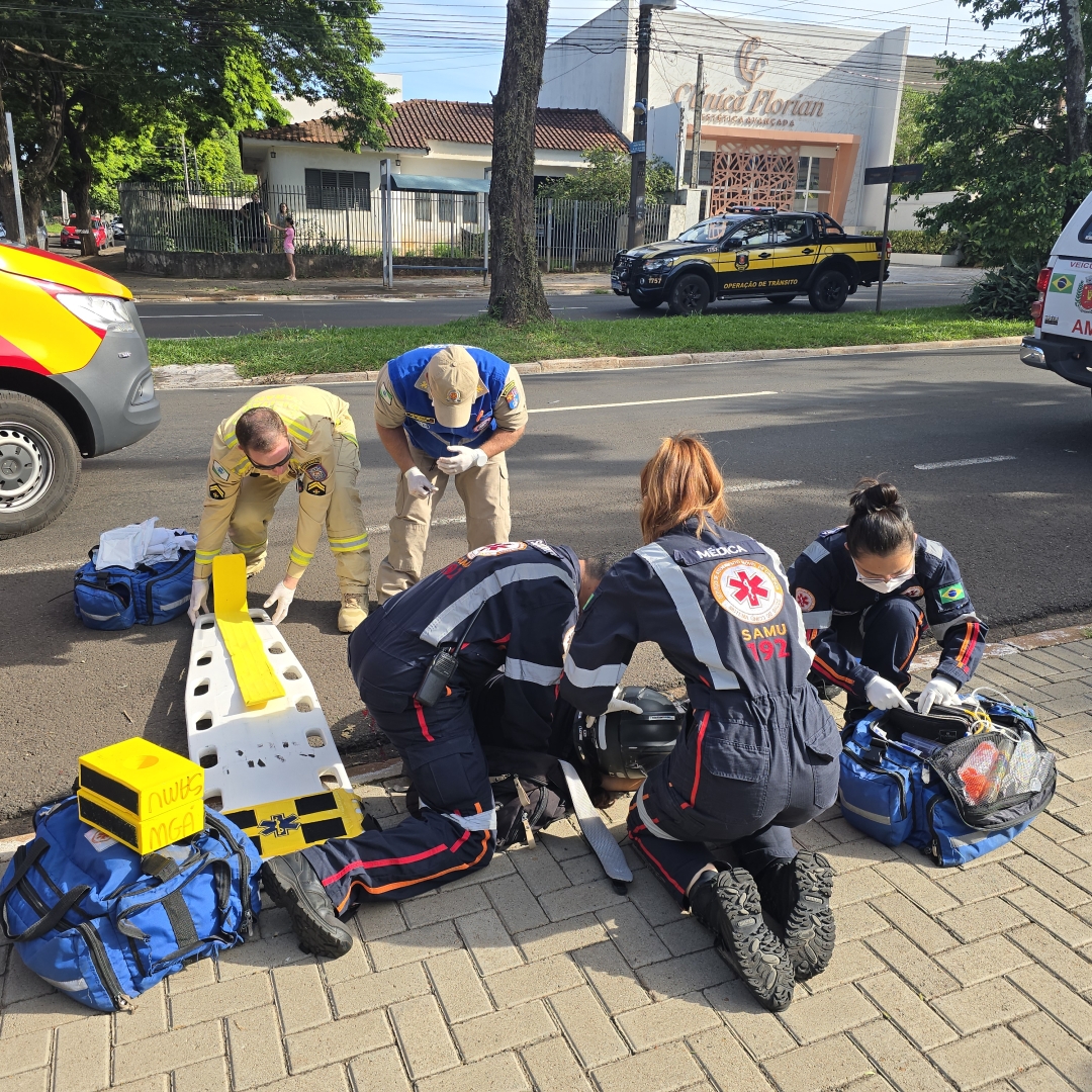 Mulher sofre fratura grave em pé após se envolver em acidente em Maringá