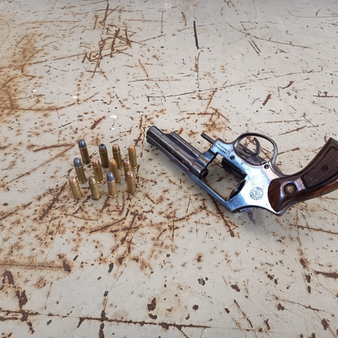 Abordagem da Guarda Municipal resulta na apreensão de arma e prisão de homem