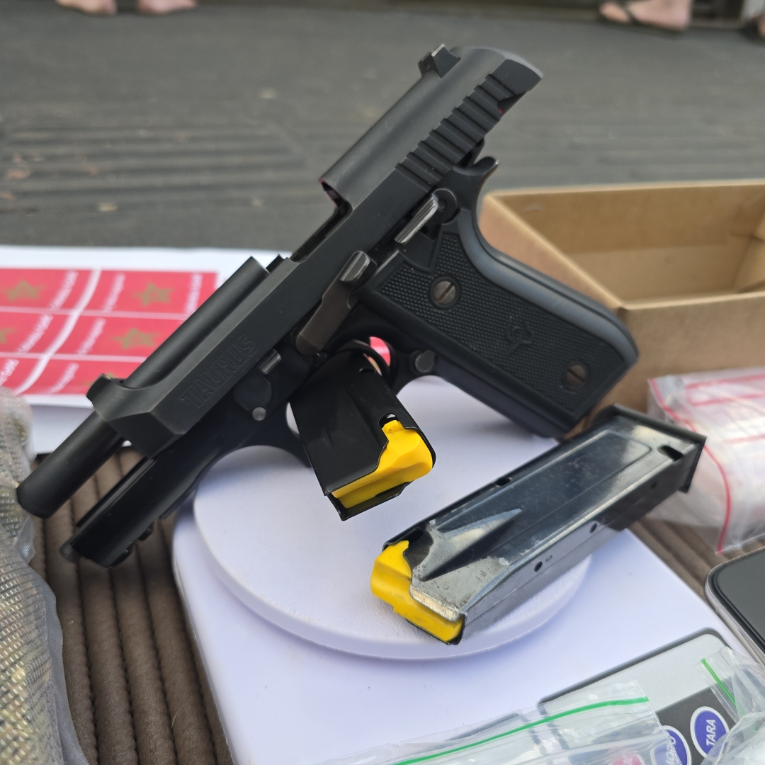 Casal é detido com drogas e arma de fogo na cidade de Maringá 