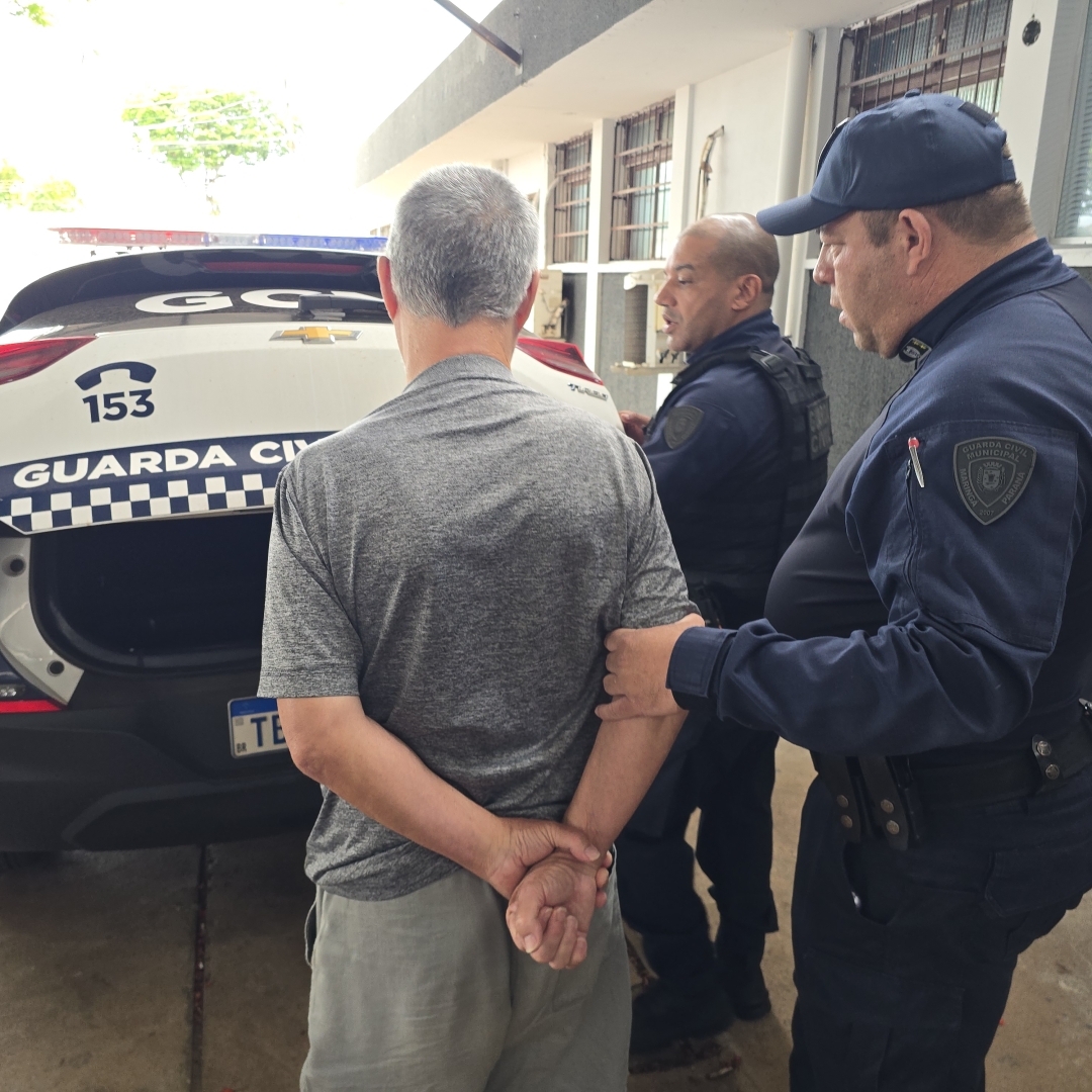 Homem com mandado de prisão por estupro tenta subornar agentes da GCM