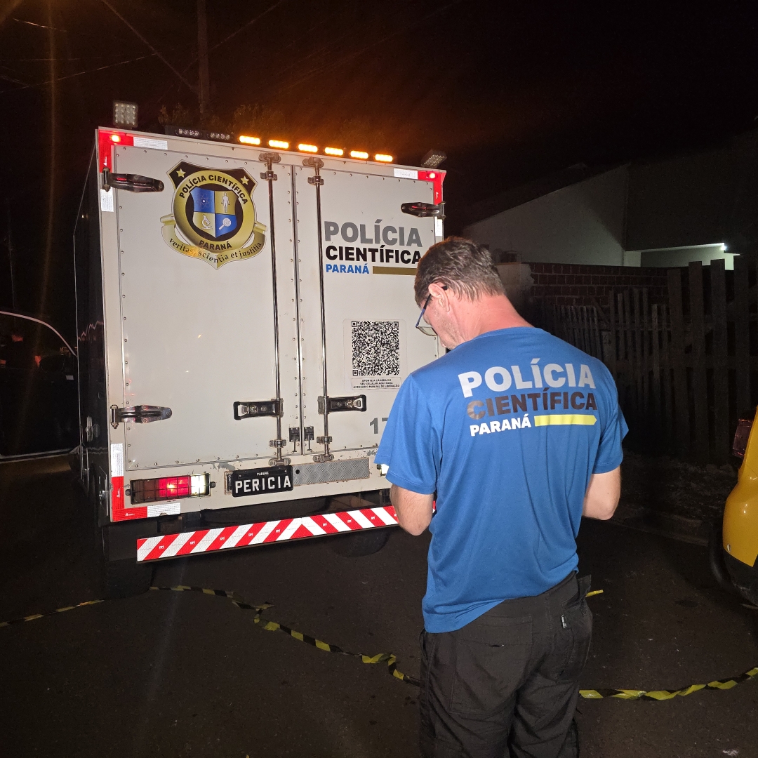 Homem em surto tenta pular grade de portão de uma casa e morre ao encostar em cerca elétrica