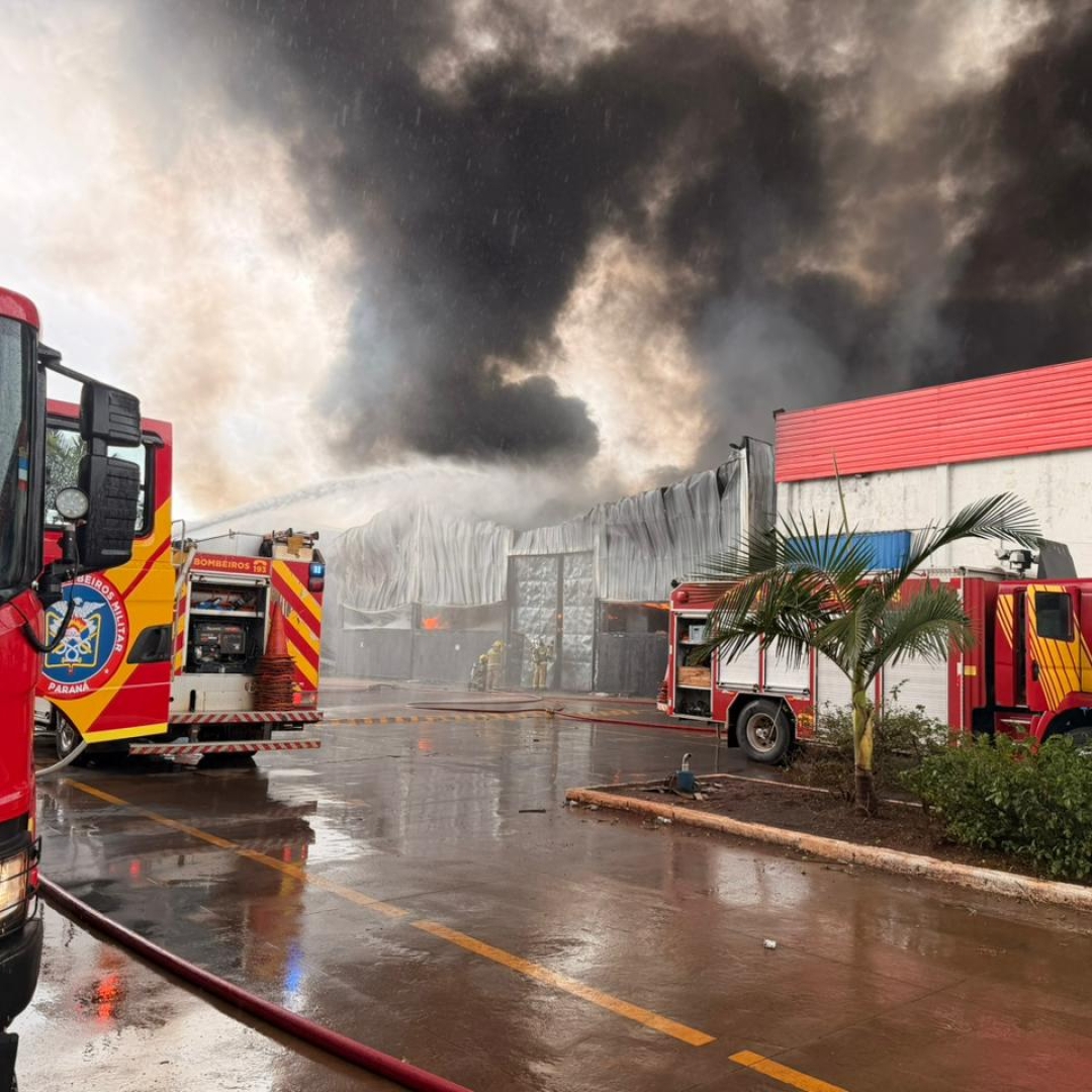 Funcionários de distribuidora que foi destruída por incêndio serão mantidos em seus cargos