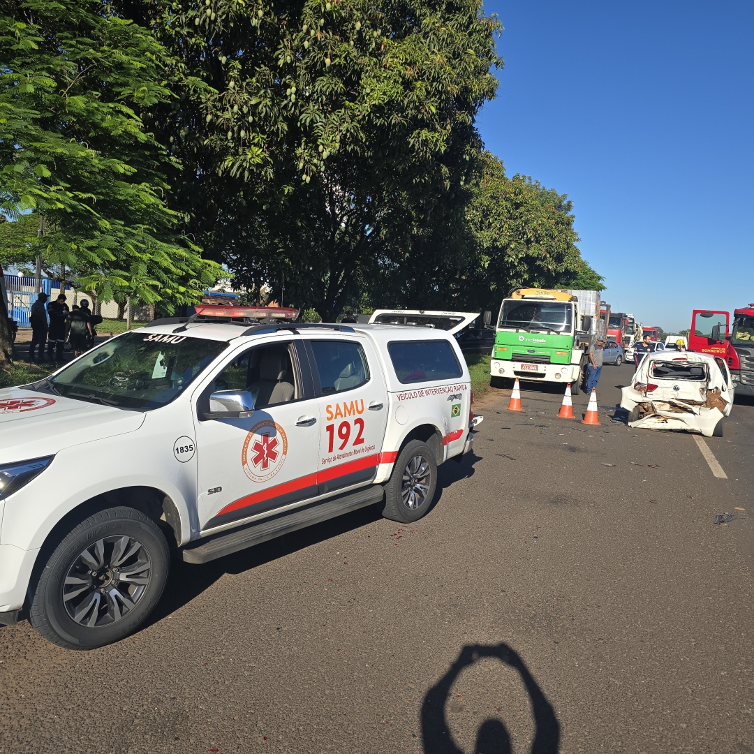Engarrafamento de veículos na rodovia BR-376 causa ferimentos graves em duas mulheres