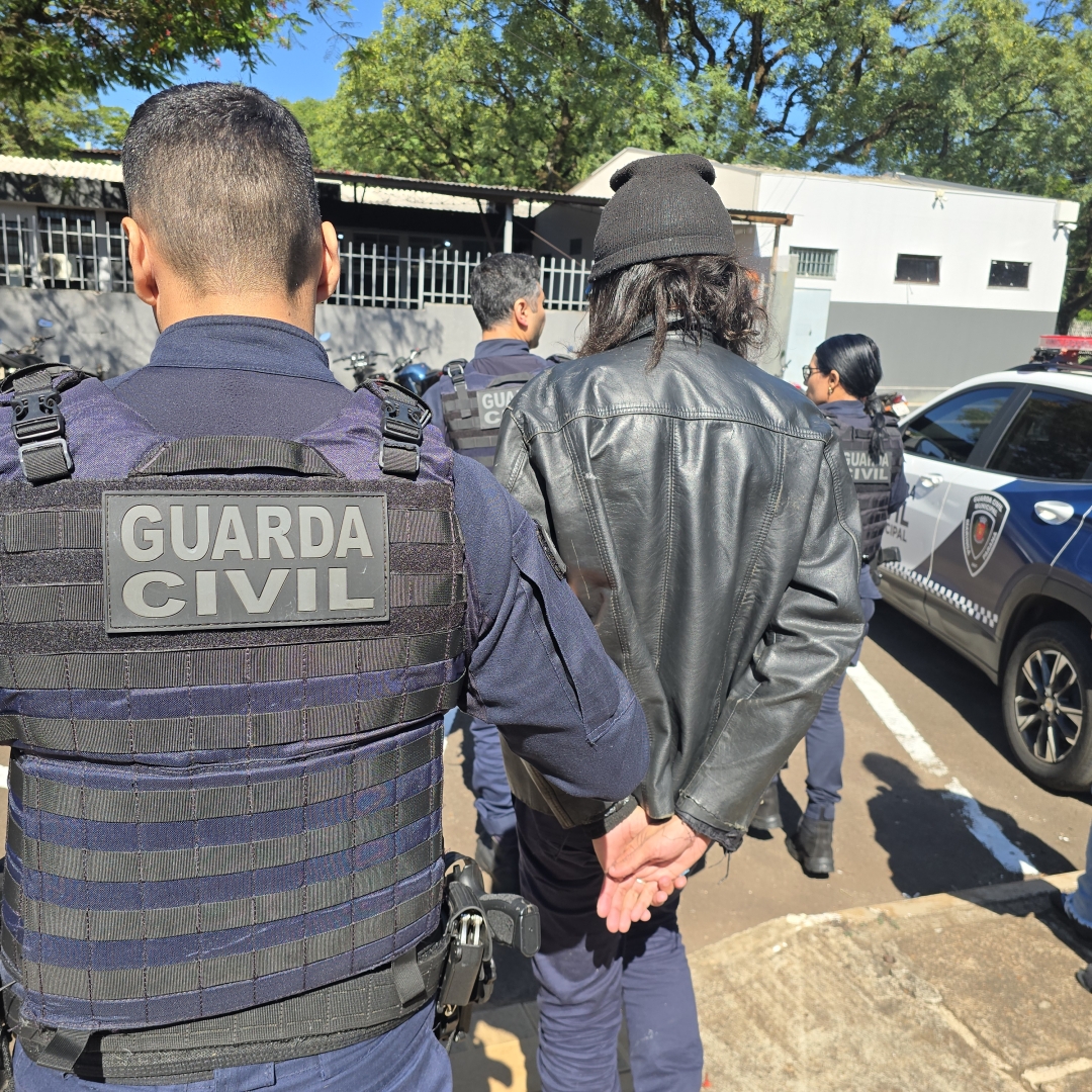 Homem com extensa ficha criminal é preso por ameaçar a namorada na rodoviária de Maringá