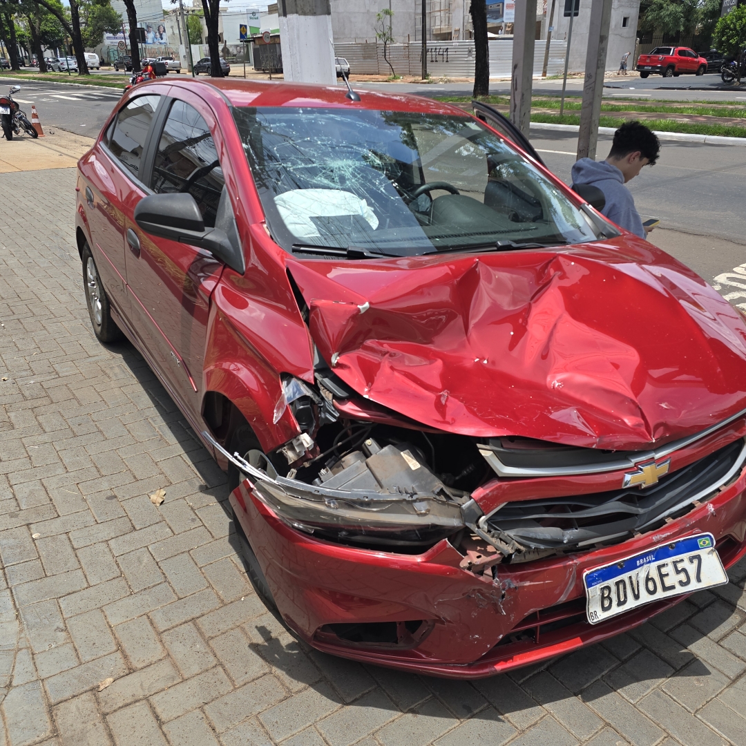 Pai e filha ficam feridos após briga de trânsito em Maringá
