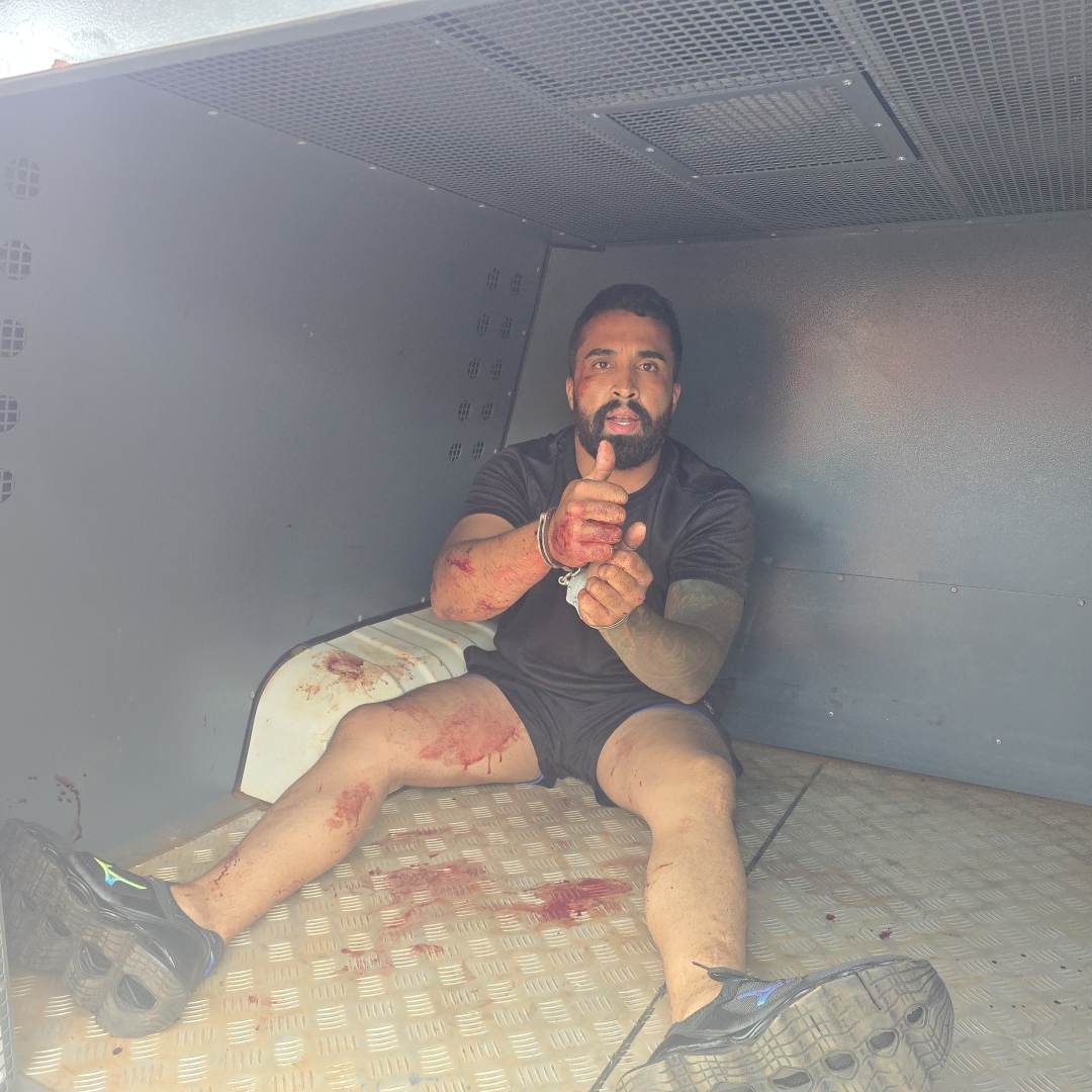 Homem enfurecido tenta matar atual namorado da ex em Sarandi; mulher foi esfaqueada na mão