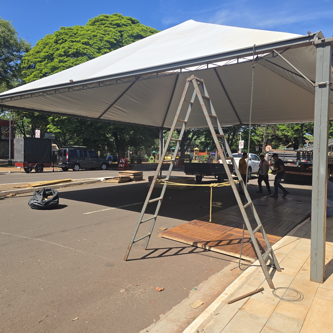 Homem sofre ferimentos graves após sofrer queda de escada