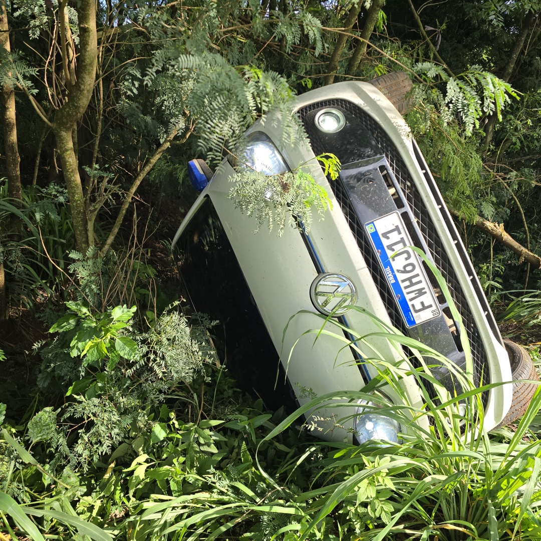Casal fica ferido em acidente que deixou dois carros capotados na rodovia de Paiçandu