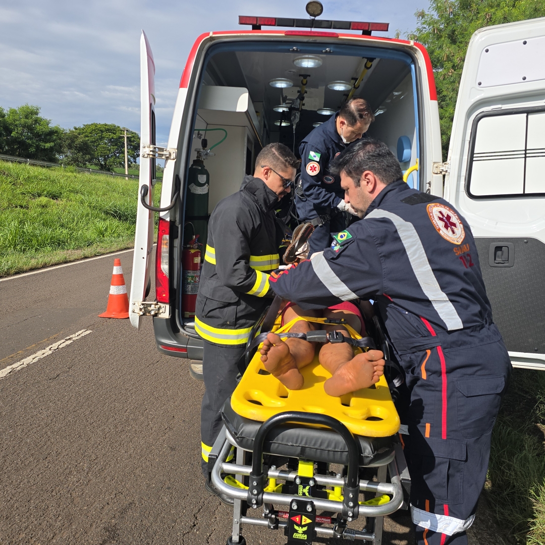 Casal fica ferido em acidente que deixou dois carros capotados na rodovia de Paiçandu