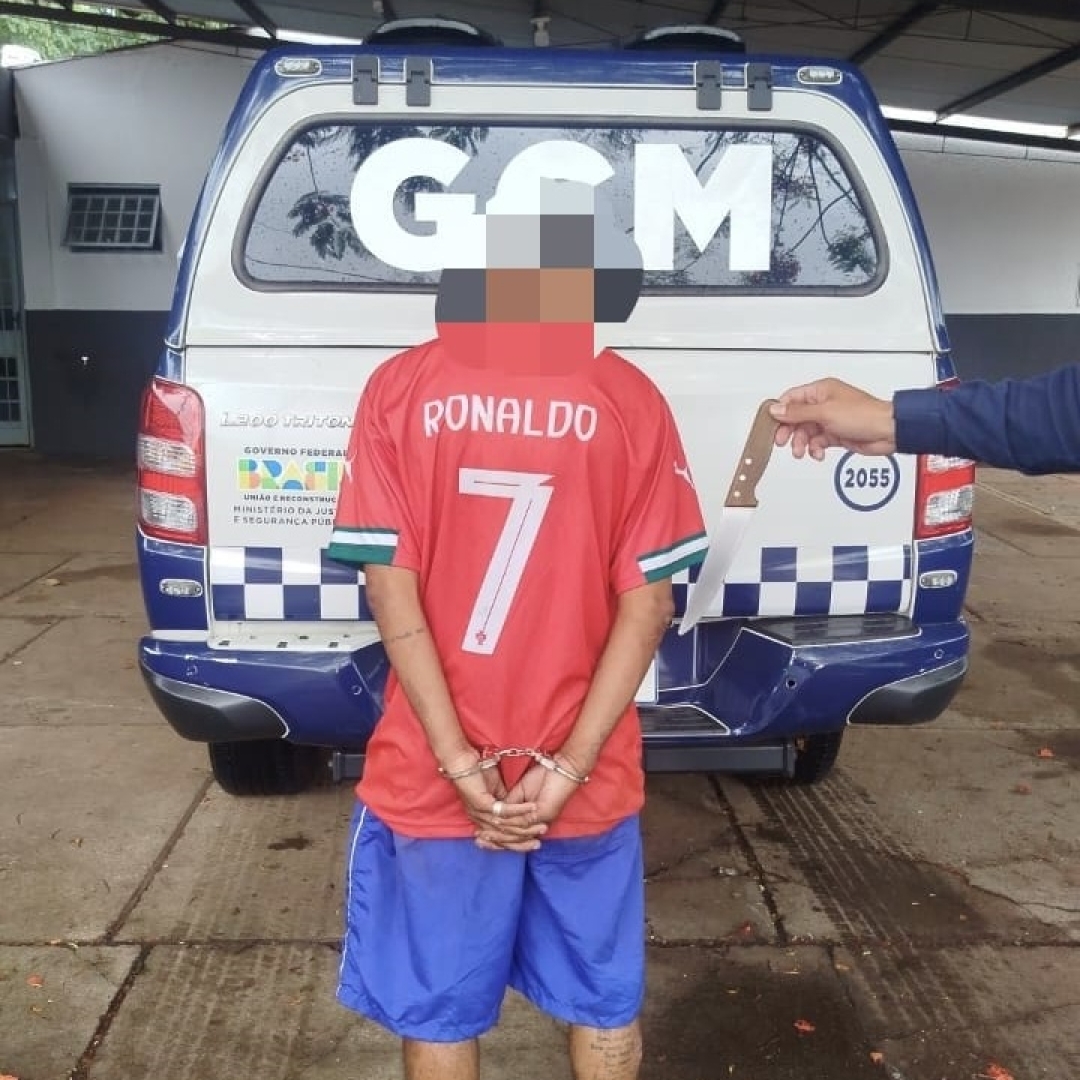 Foragido da Justiça e armado com faca é preso no centro de Maringá