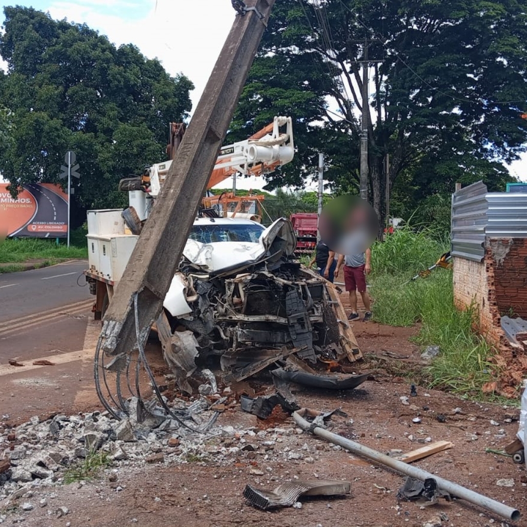 Veículo de empresa terceirizada da Copel se envolve em acidente na cidade de Sarandi
