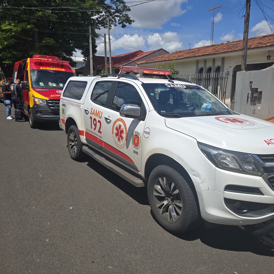 Mulher de 63 anos é socorrida ao se afogar em piscina