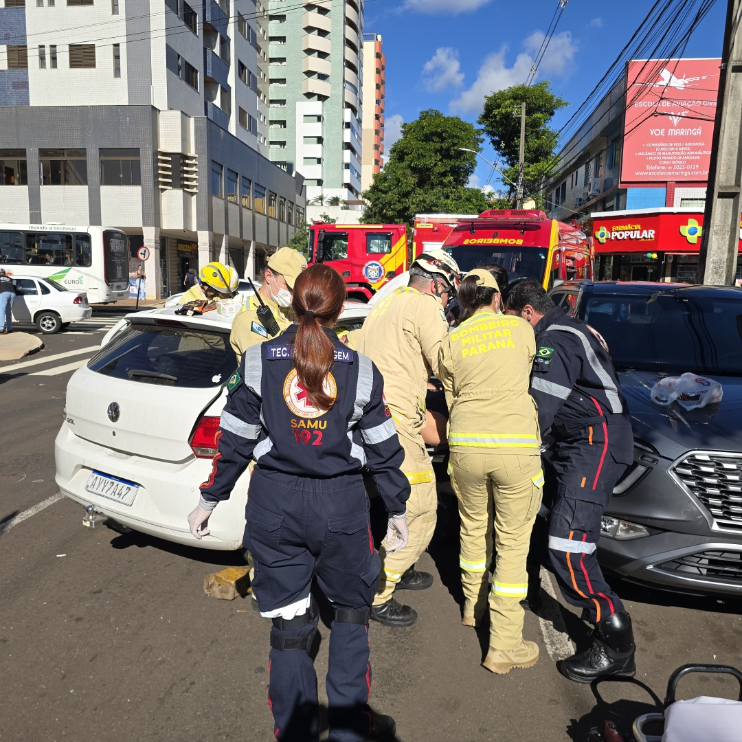 Dois adultos e uma criança ficam feridos após motorista invadir preferencial no centro de Maringá