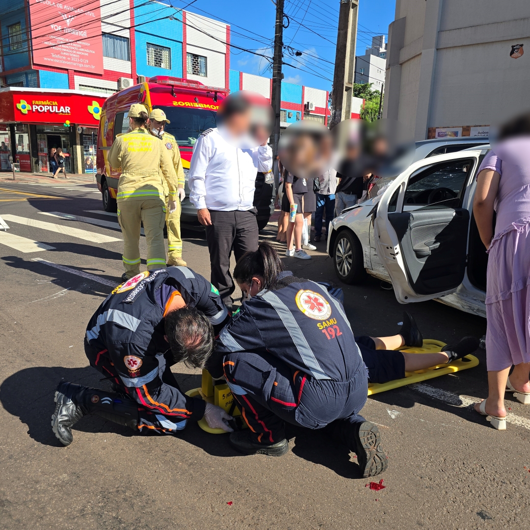 Dois adultos e uma criança ficam feridos após motorista invadir preferencial no centro de Maringá